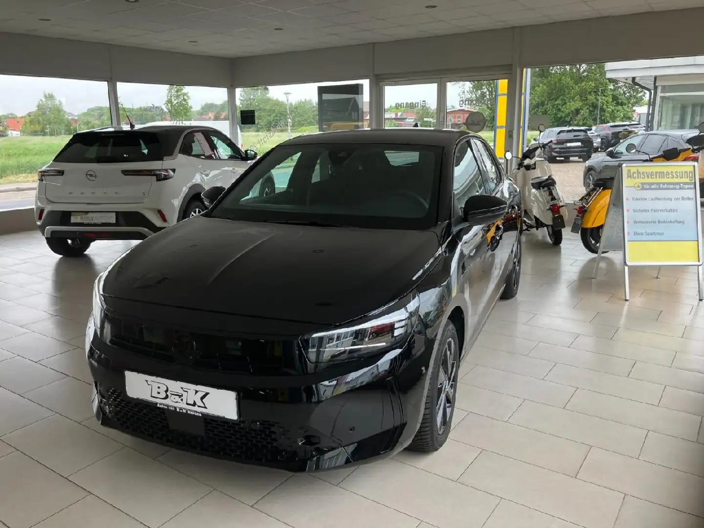 Opel Corsa GS Schwarz - 1