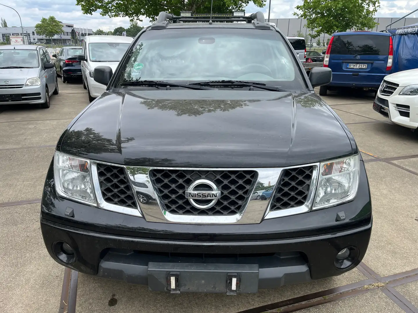 Nissan Navara 2.5 Diesel LKW Automatik *Tüv 03/2027* Schwarz - 2