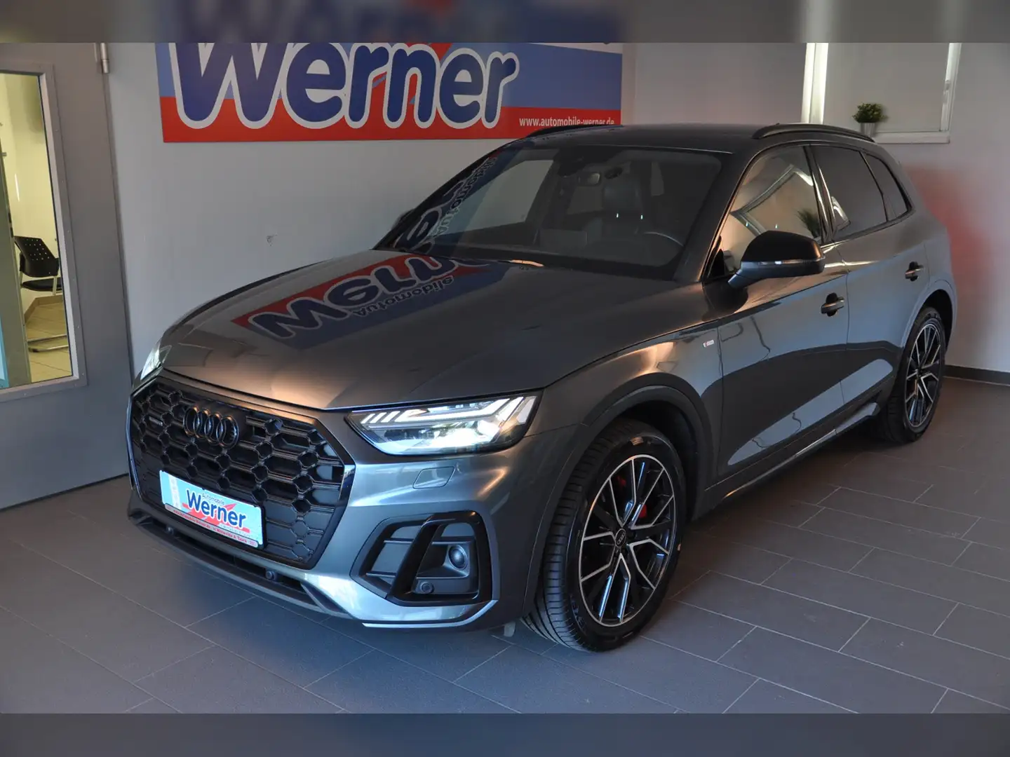Audi Q5 Black S line 50TDI quattro AHK MatrixLED Grijs - 2
