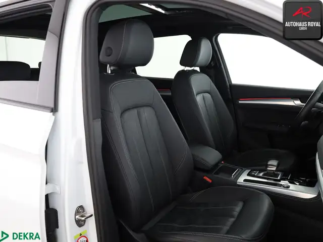 Audi Q5 view 12