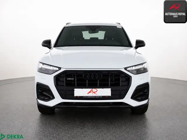 Audi Q5 view 8
