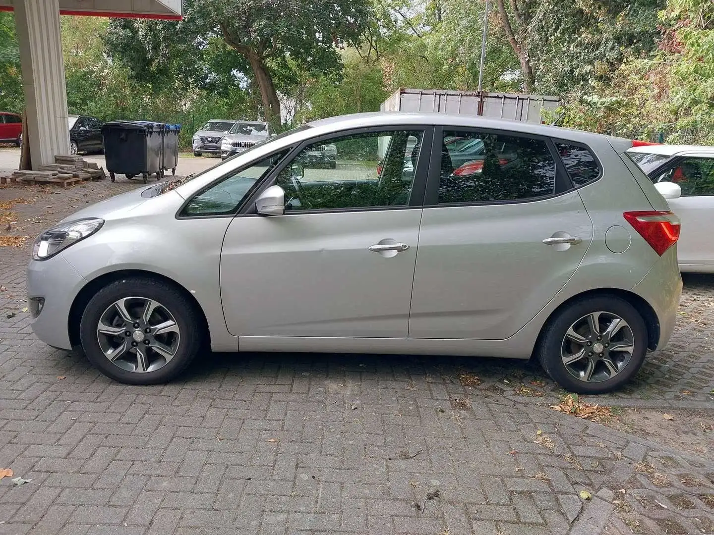 Hyundai iX20 ix20 1.6 Automatik Space+ Silber - 1