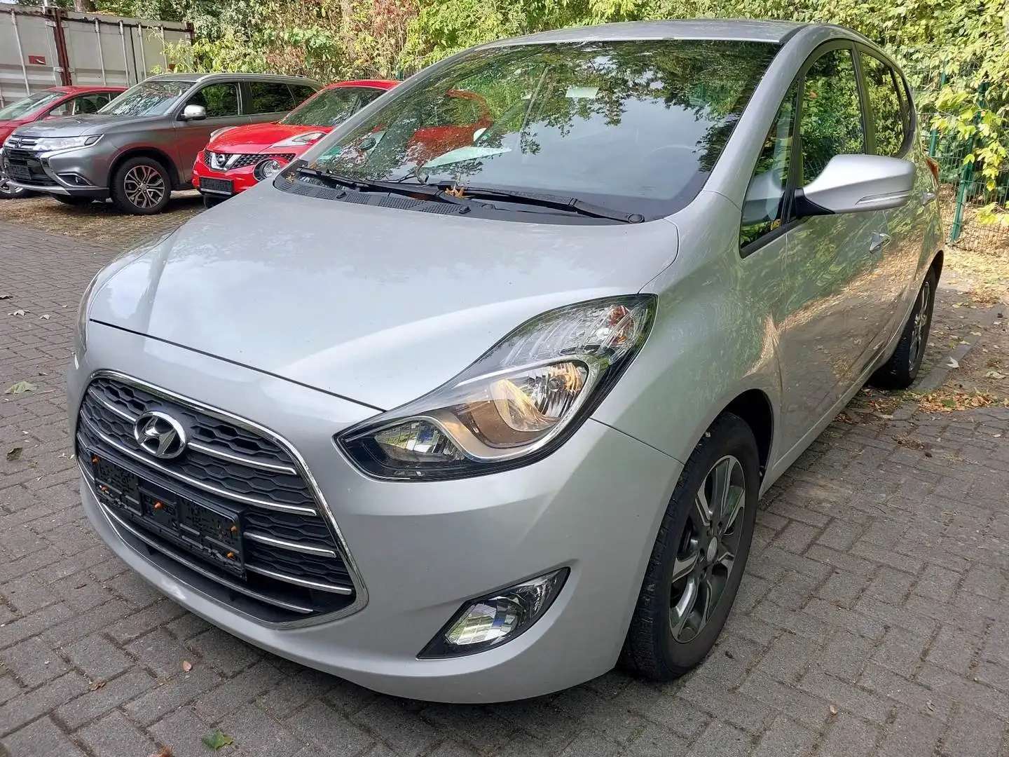 Hyundai iX20 ix20 1.6 Automatik Space+ Silber - 2