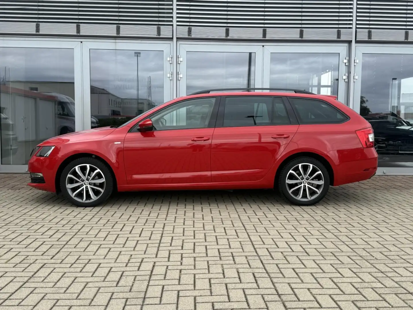 Skoda Octavia Combi 1.0 TSI Soleil 6-Gang NAV, KL-AUT Klima Rood - 2