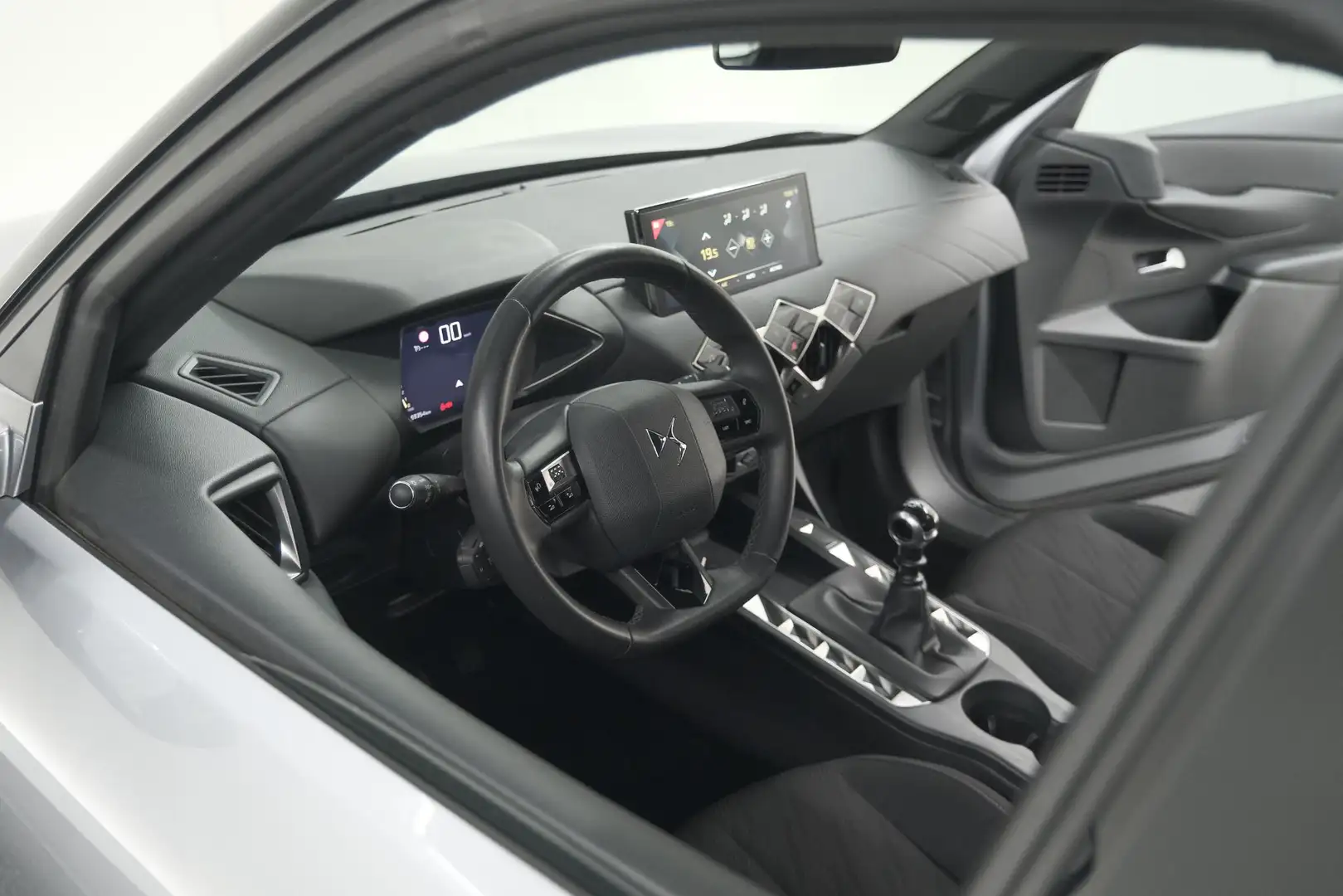 DS Automobiles DS 3 Crossback PureTech 100 Montmartre | Parkeersensoren | Apple Gris - 2