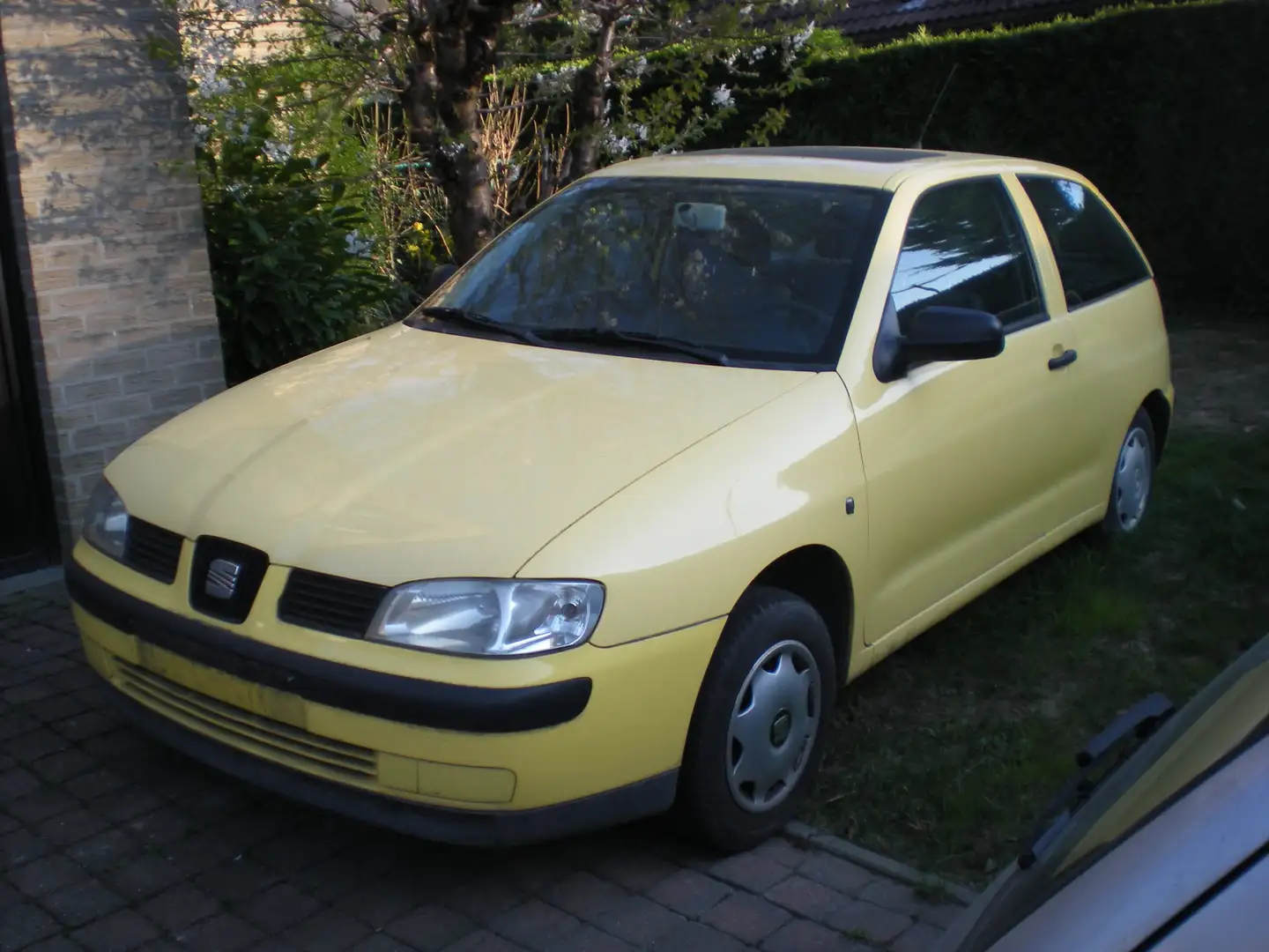 SEAT Ibiza 1.4i Comfort ( VENTE MARCHAND OU EXPORT) Jaune - 1