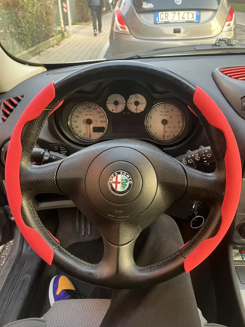 Alfa Romeo 147 5p 1.6 ts 16v Distinctive 105cv Argento - 1