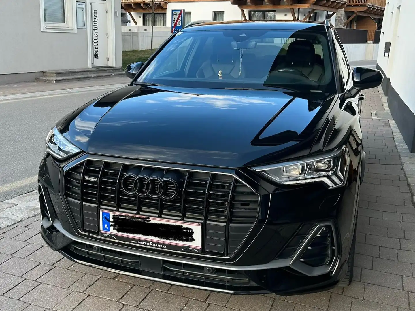 Audi Q3 Schwarz - 2