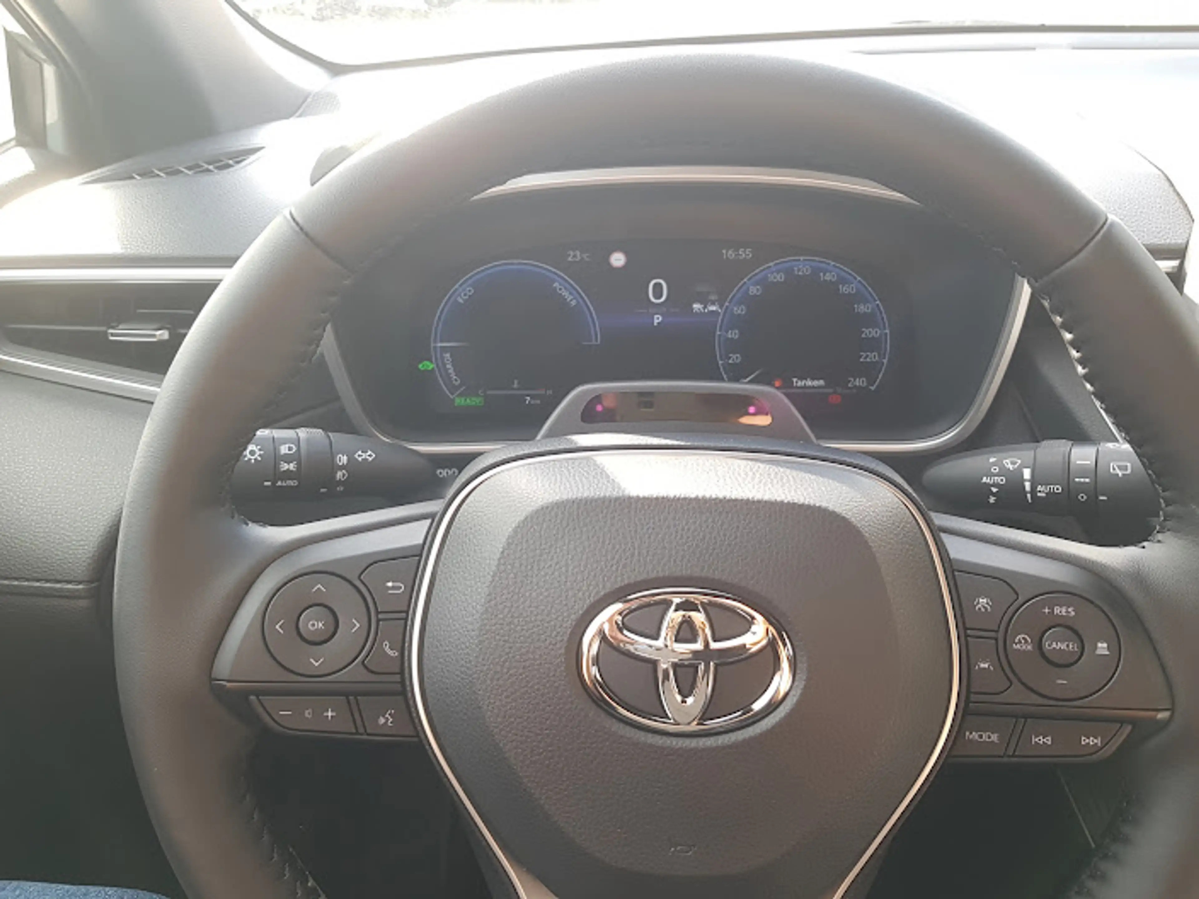 Toyota Corolla Cross 2,0 Hybrid 4x2 - Teamplayer - — photo 15