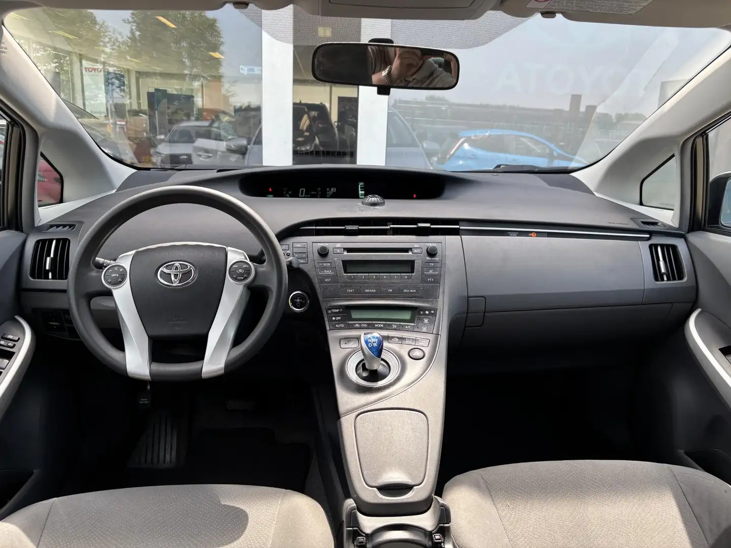 Toyota Prius 1.8 Comfort | 1e Eigenaar | NIEUW Geleverd en Onde Gris - 2