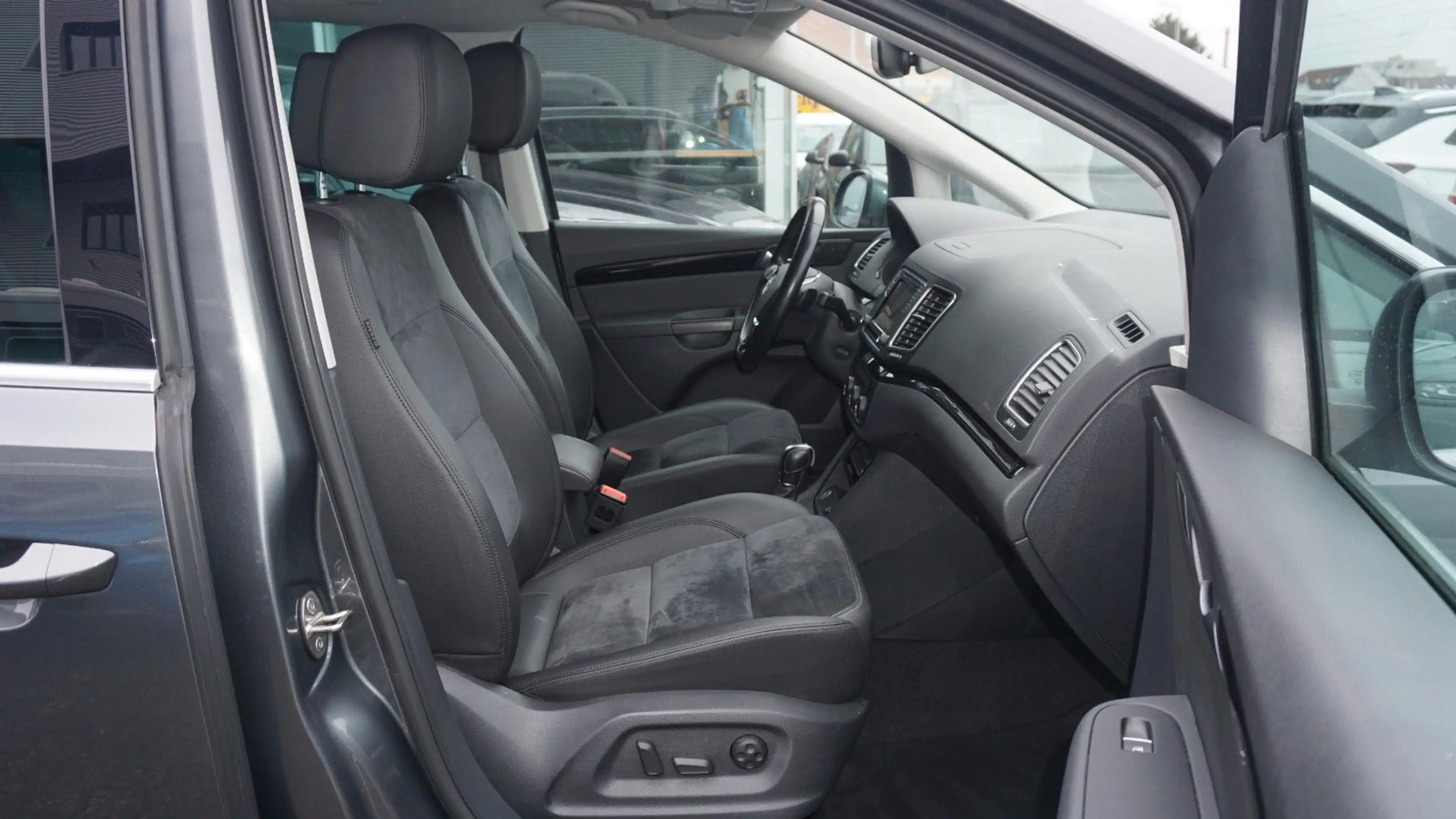 Volkswagen Sharan Highline*PDC*KAM*7-SITZER*DSG*ACC*NAVI!!! — photo 9