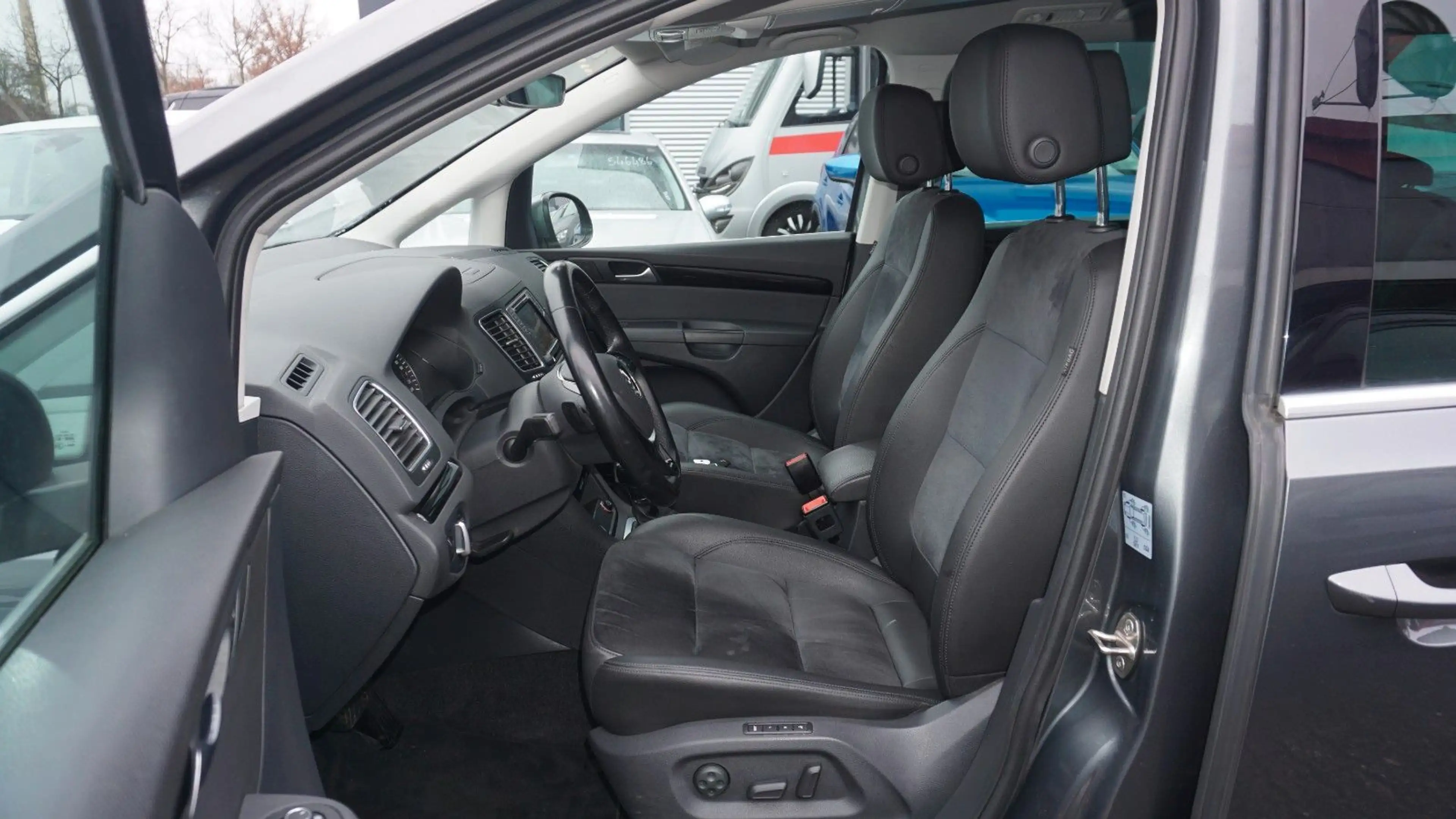 Volkswagen Sharan Highline*PDC*KAM*7-SITZER*DSG*ACC*NAVI!!! — photo 8