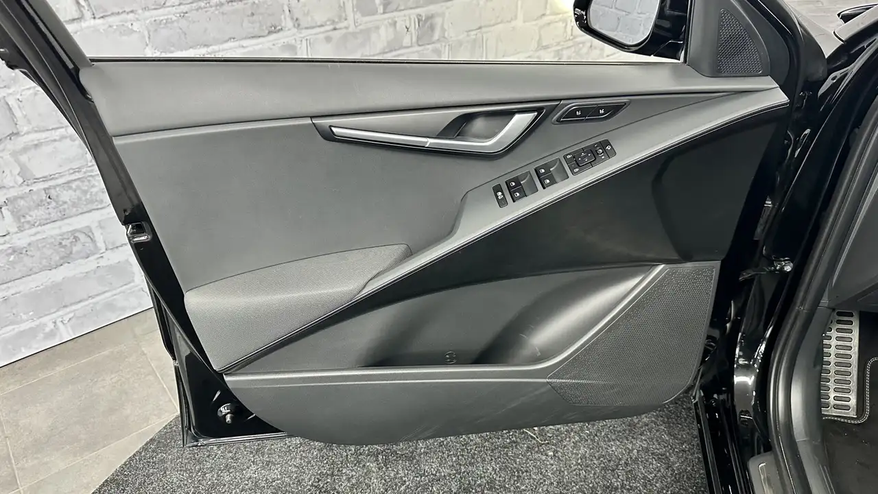 Kia Niro 1.6 GDi Hybrid ExecutiveLine / Stoel& stuurverwr. 18