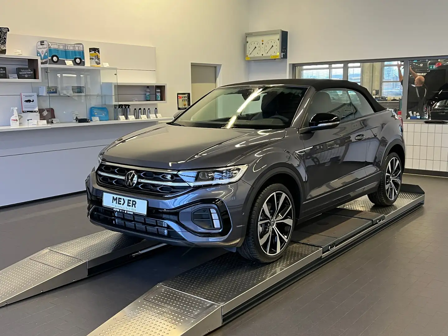 Volkswagen T-Roc Cabriolet R-Line 1.5 TSI DSG *Black-Style, Navi* Grey - 2