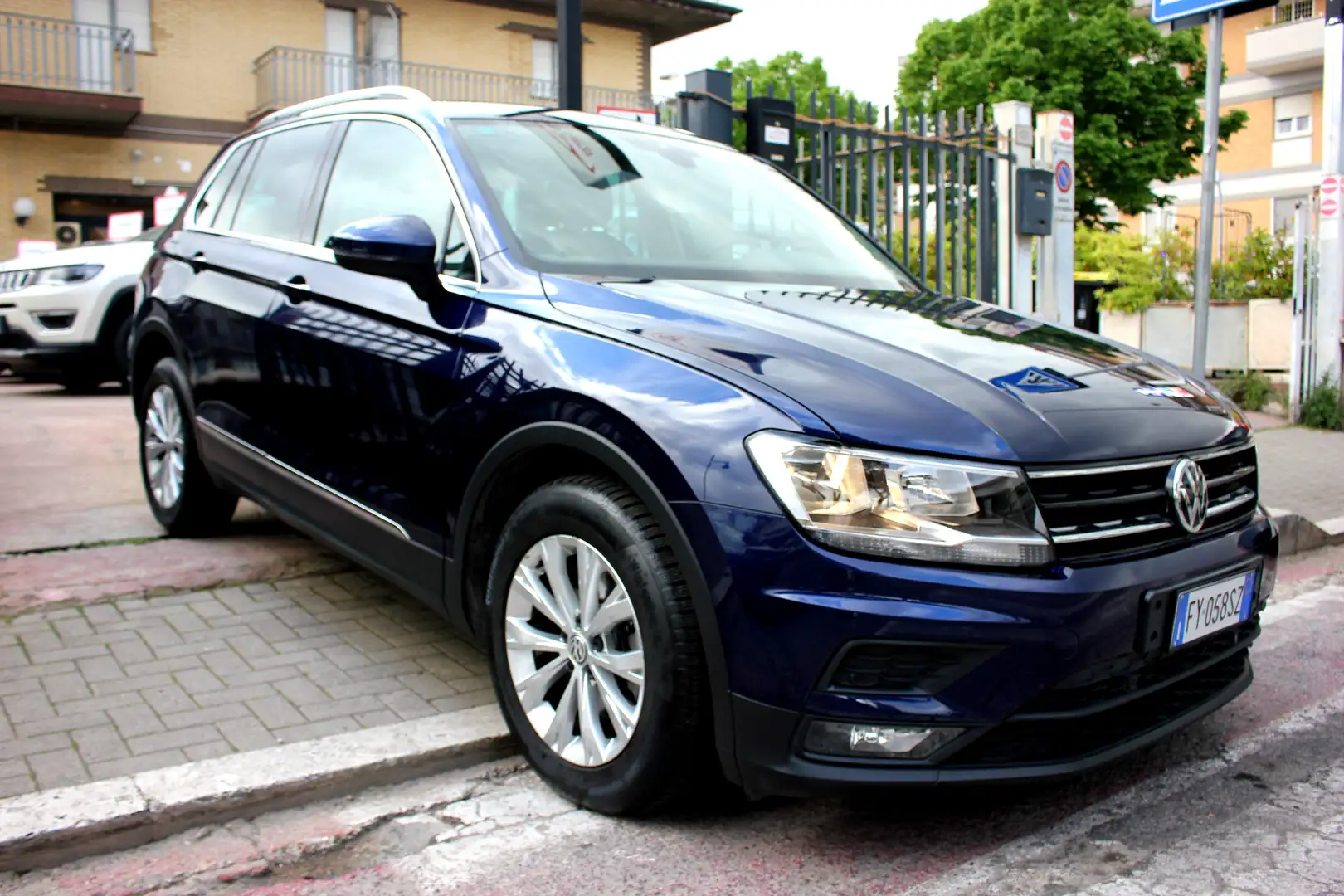Volkswagen Tiguan 2.0 tdi 150cv dsg UNIPRO KM CERTIF *PREZZO VERO* Black - 2
