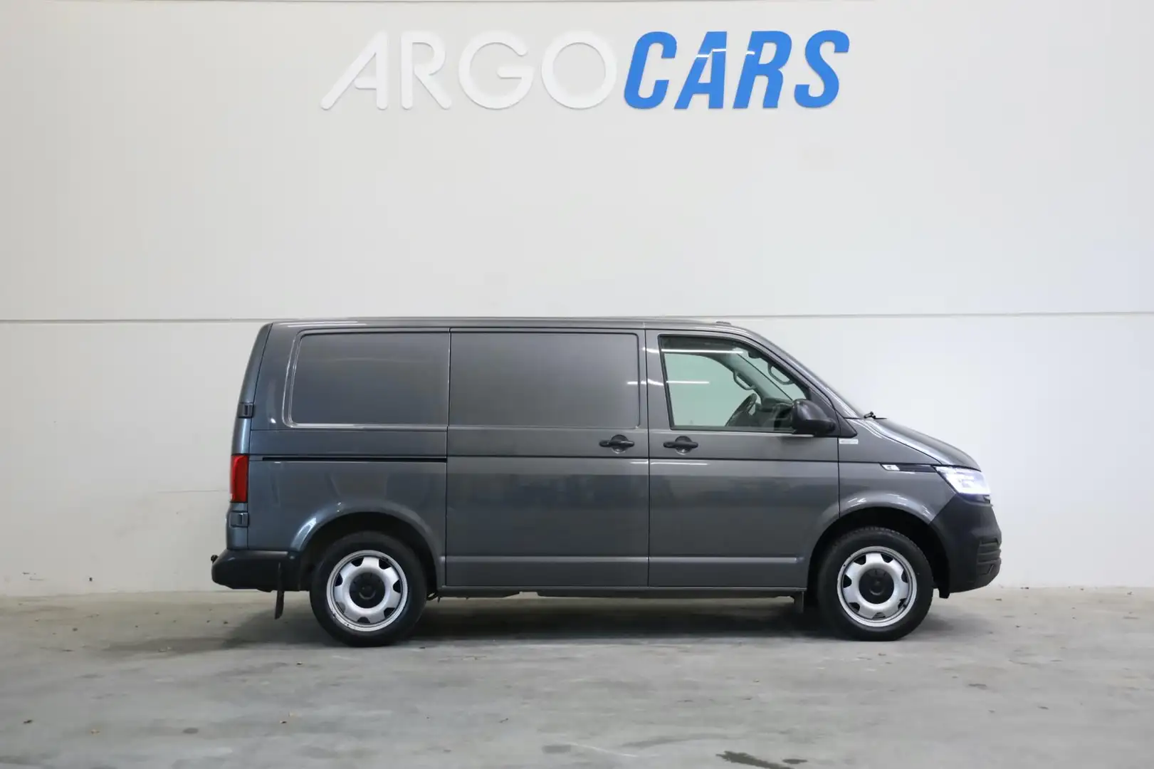 Volkswagen T6.1 Transporter 2.0 TDI  DSG 199PK LED CAMERA TREKHAAK CARPLAY ARC Grijs - 2