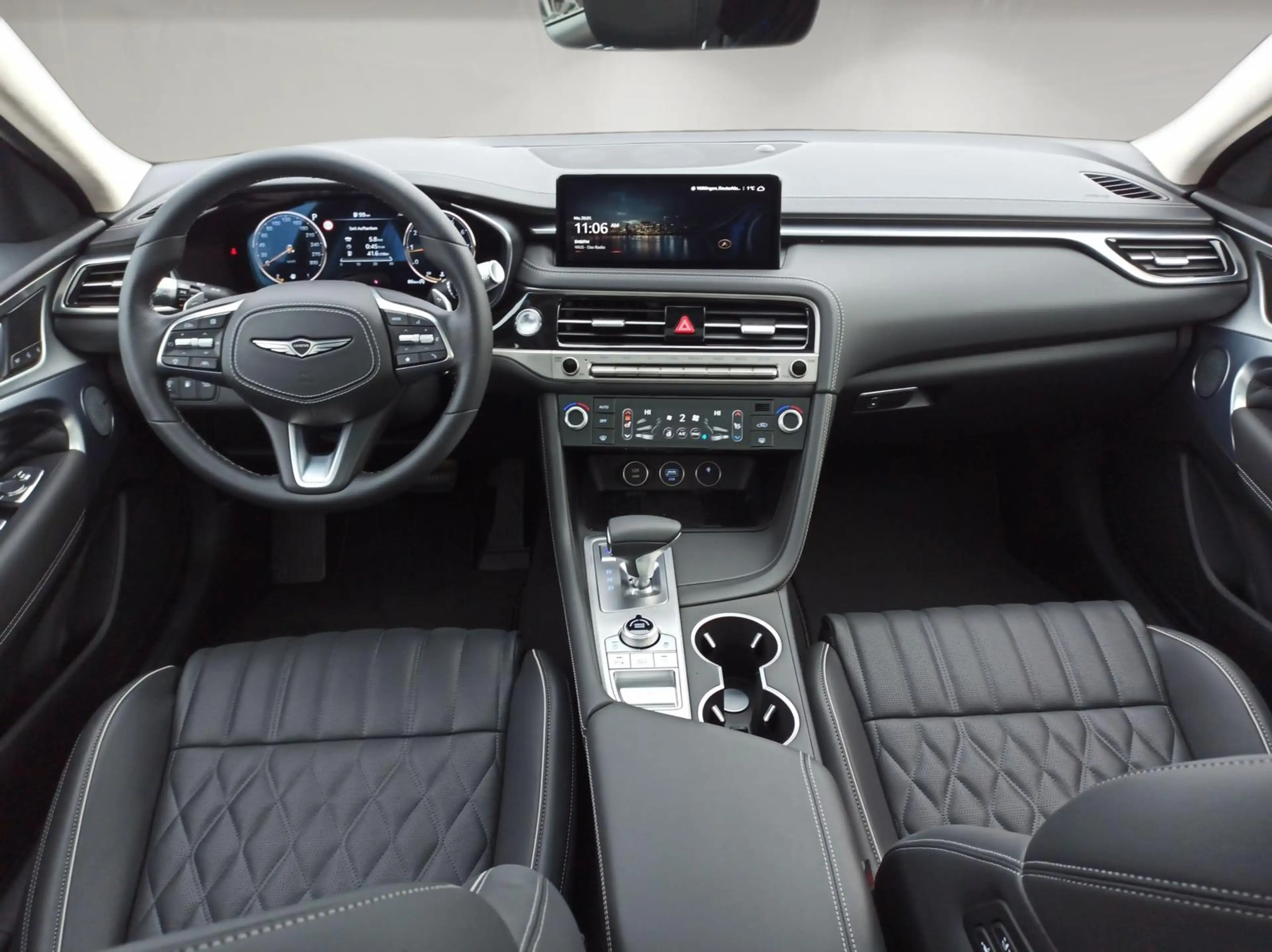 Genesis G70 G70 Premium 2.0L / Fahrassistenz-System / LED — photo 11