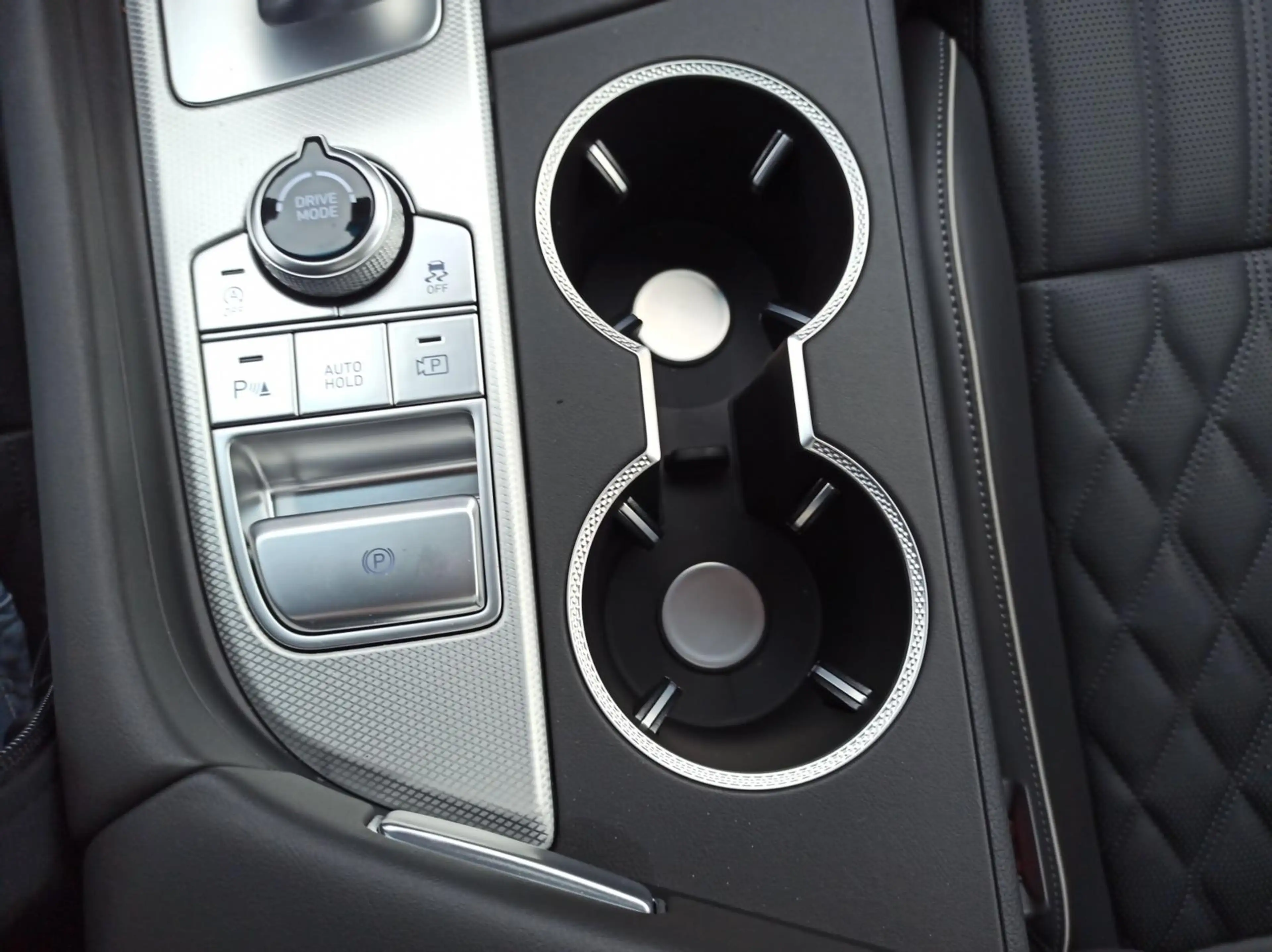 Genesis G70 G70 Premium 2.0L / Fahrassistenz-System / LED — photo 19