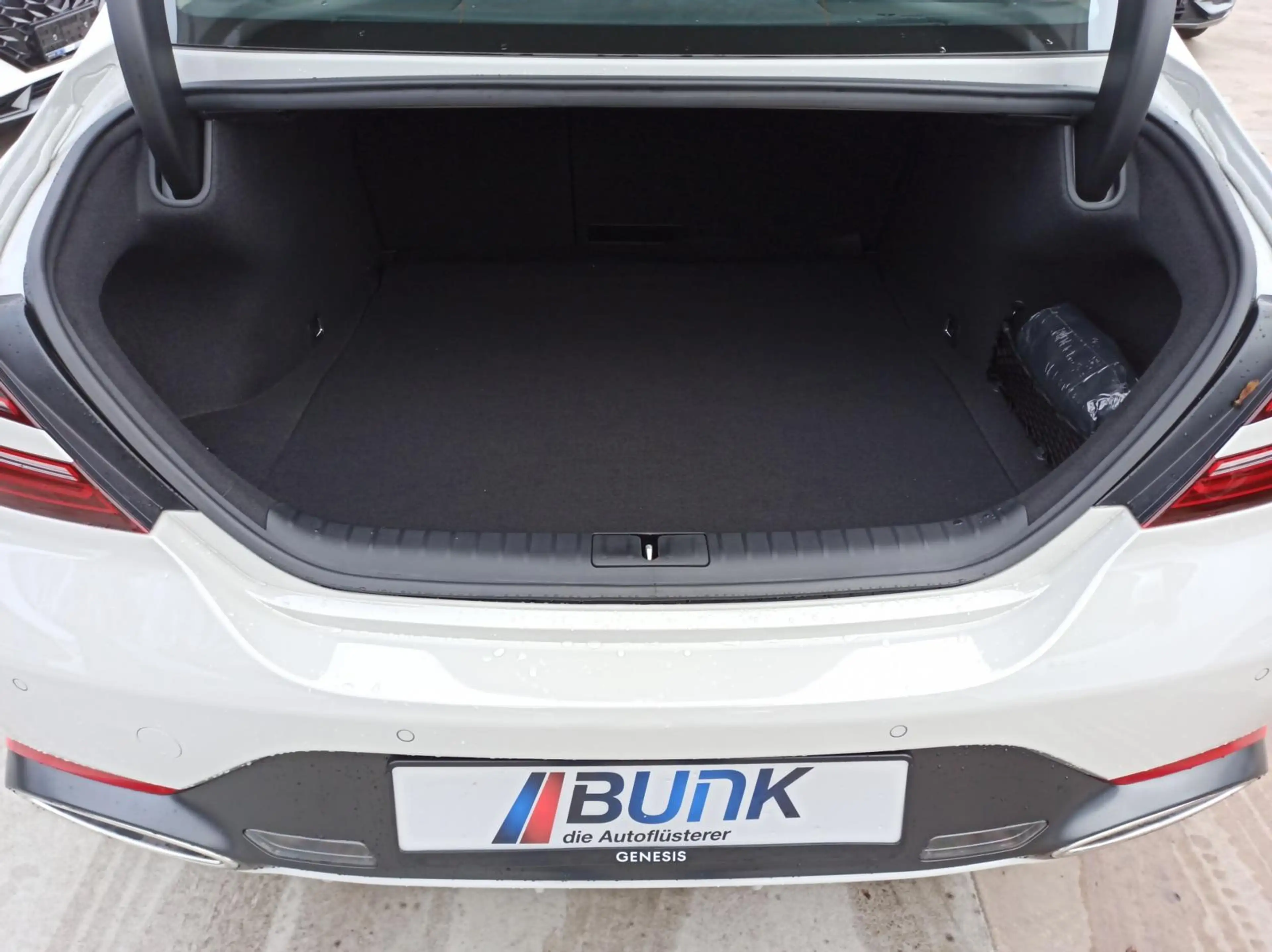 Genesis G70 G70 Premium 2.0L / Fahrassistenz-System / LED — photo 12