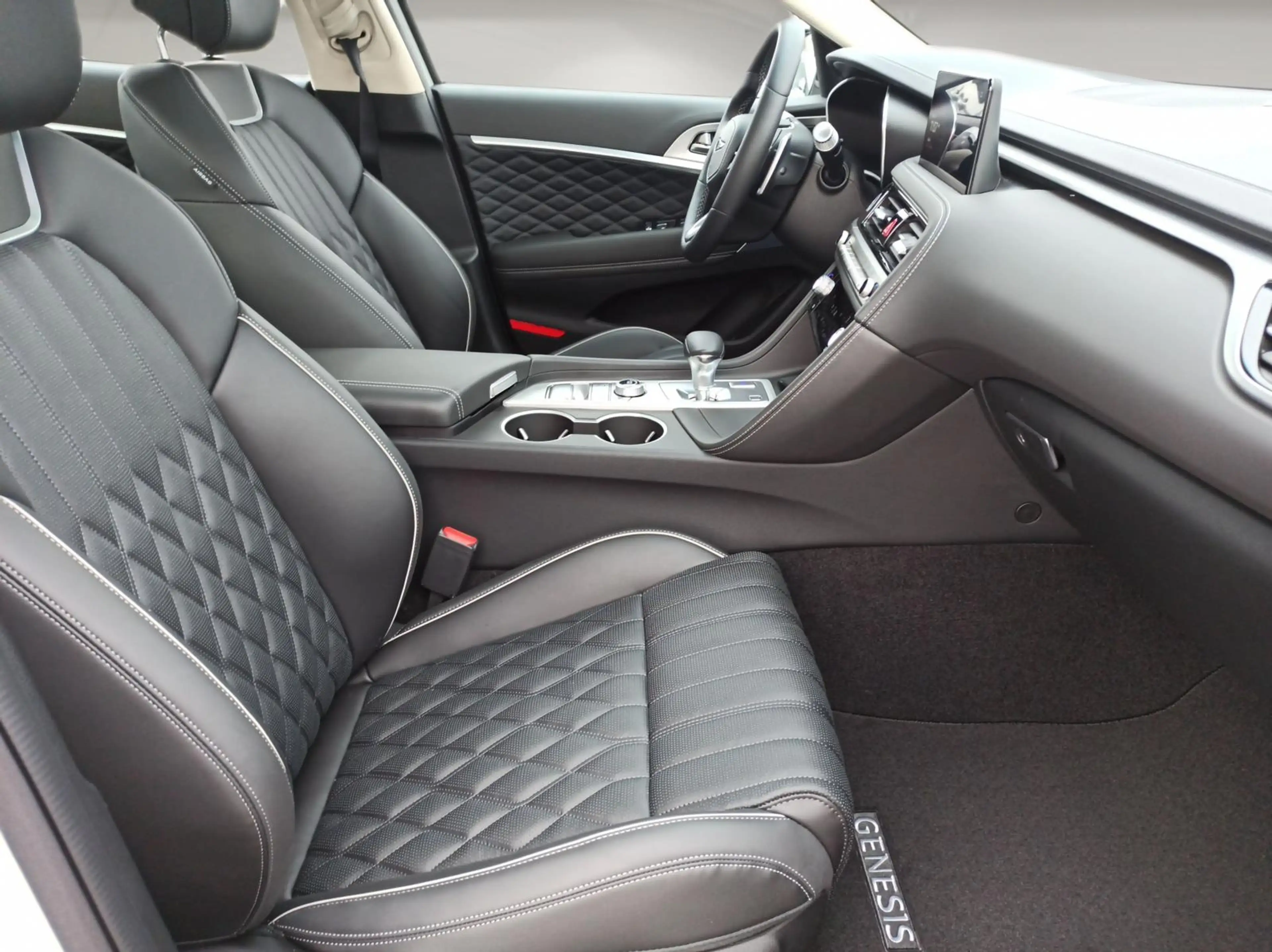 Genesis G70 G70 Premium 2.0L / Fahrassistenz-System / LED — photo 14