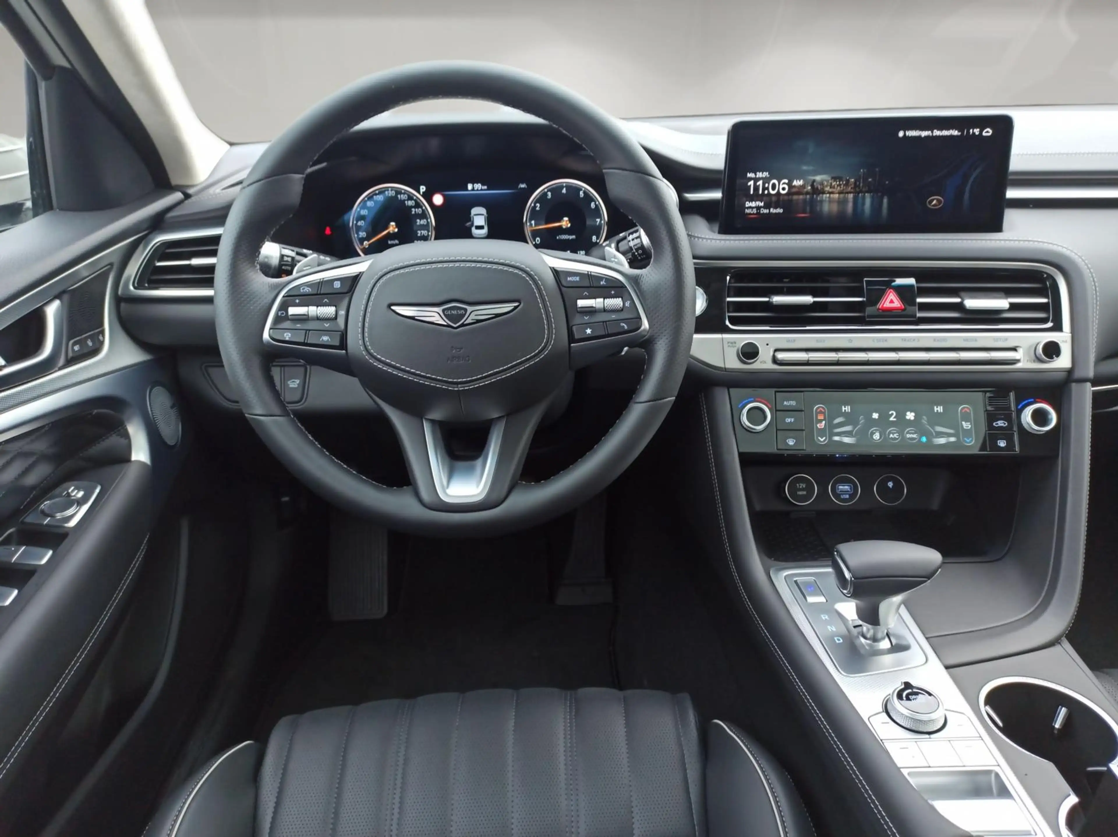 Genesis G70 G70 Premium 2.0L / Fahrassistenz-System / LED — photo 10