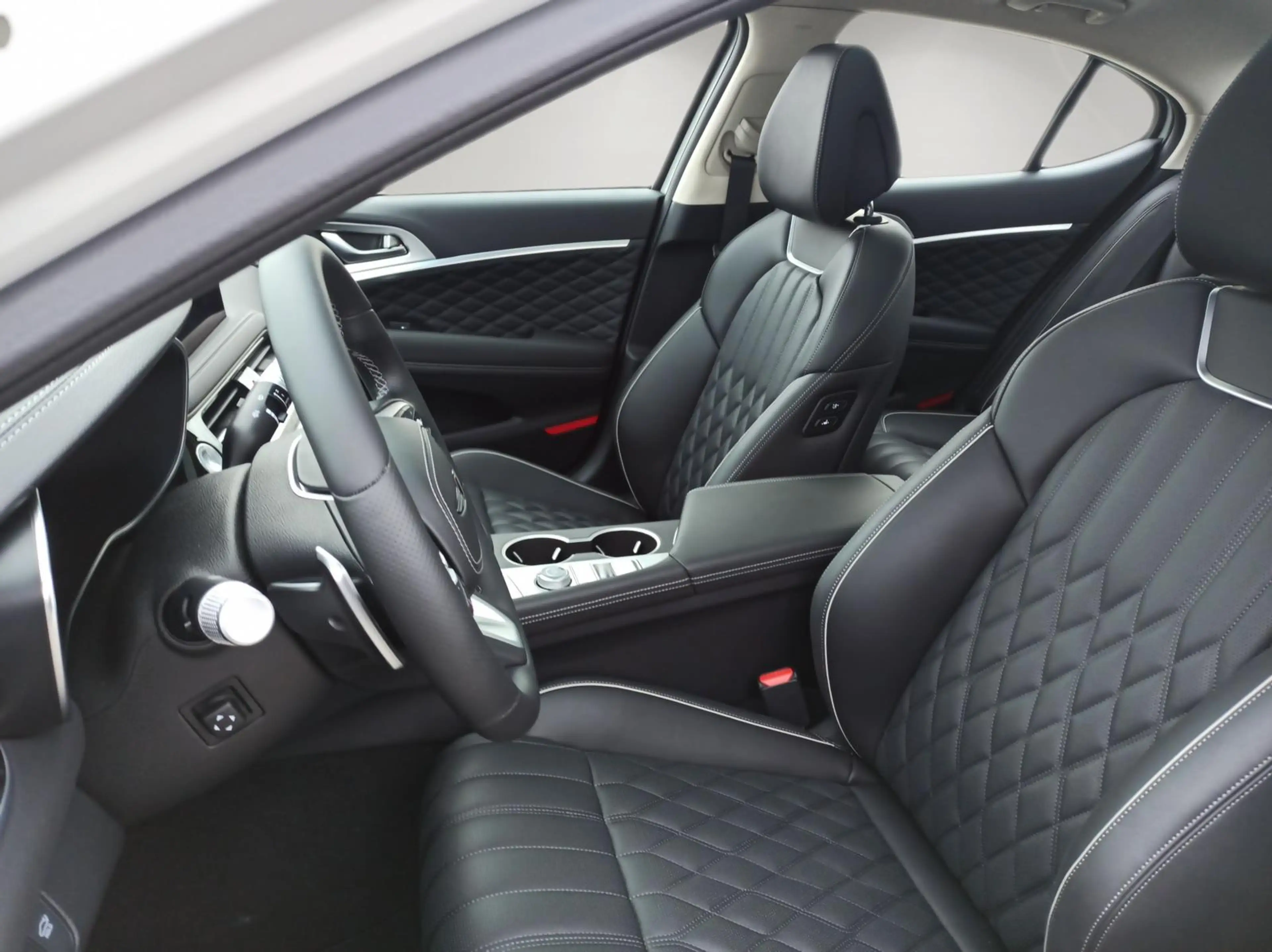 Genesis G70 G70 Premium 2.0L / Fahrassistenz-System / LED — photo 7
