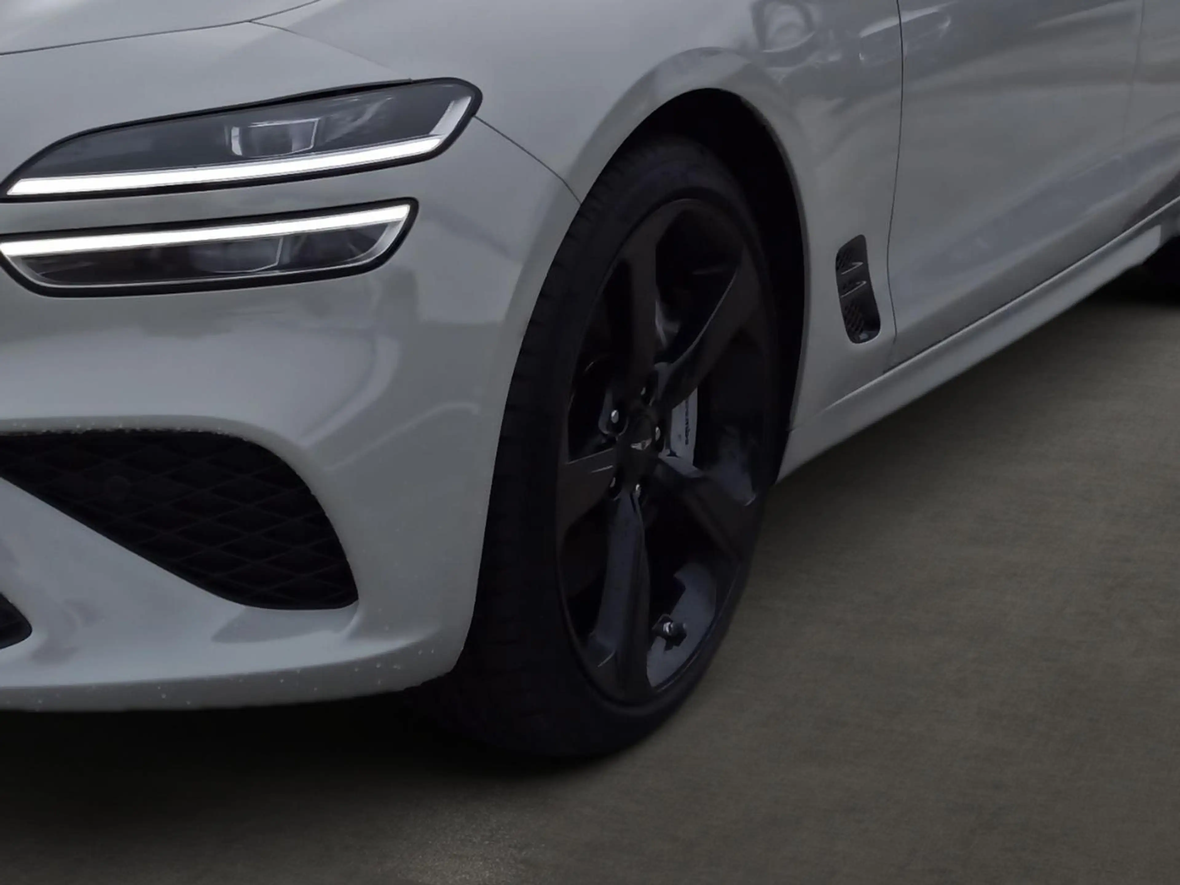 Genesis G70 G70 Premium 2.0L / Fahrassistenz-System / LED — photo 6