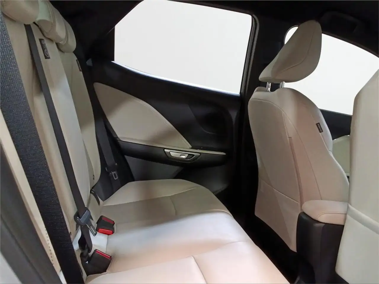 Lexus LBX 2026 — фото 7