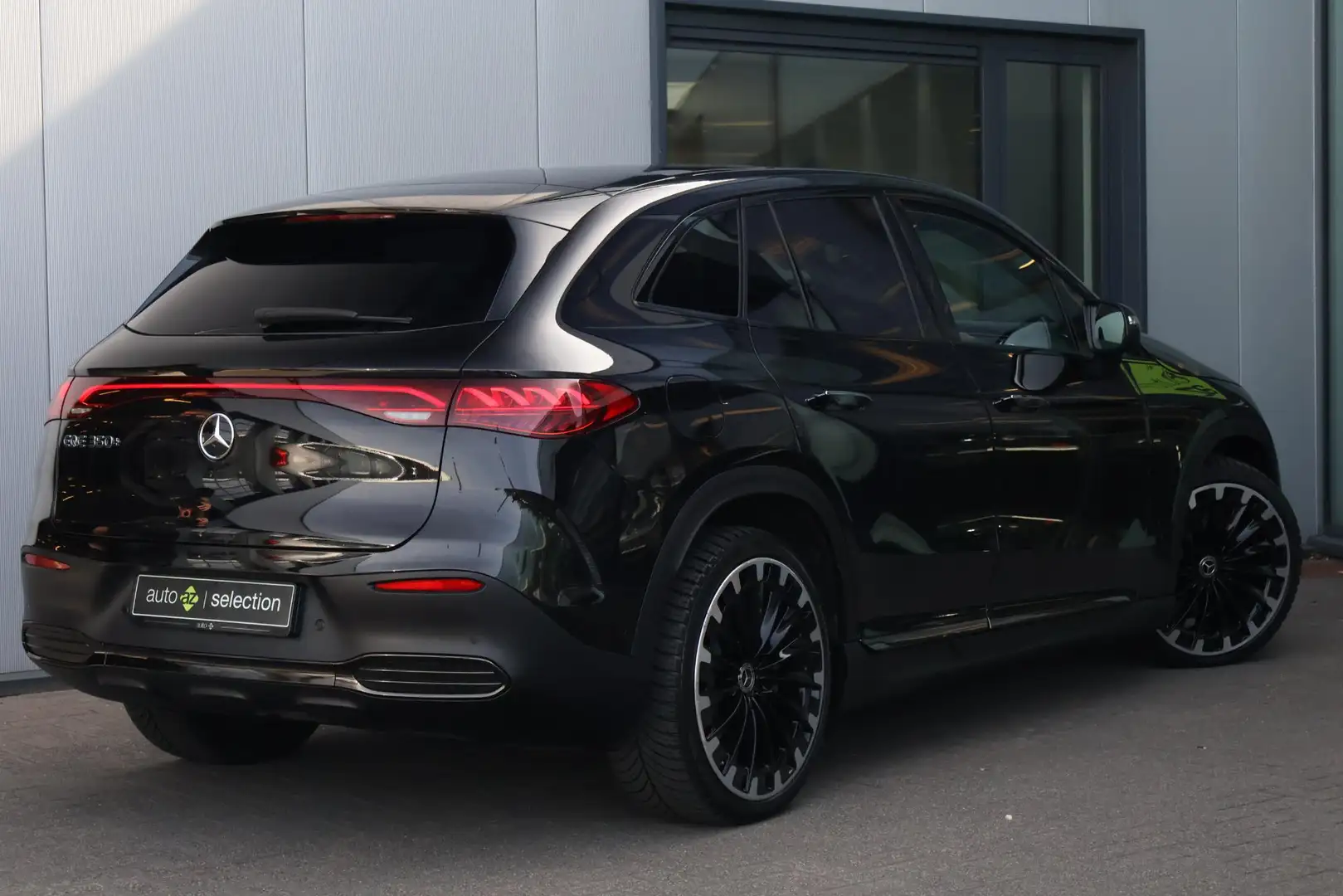 Mercedes-Benz EQE SUV 350+ AMG Line 91 kWh Schwarz - 2