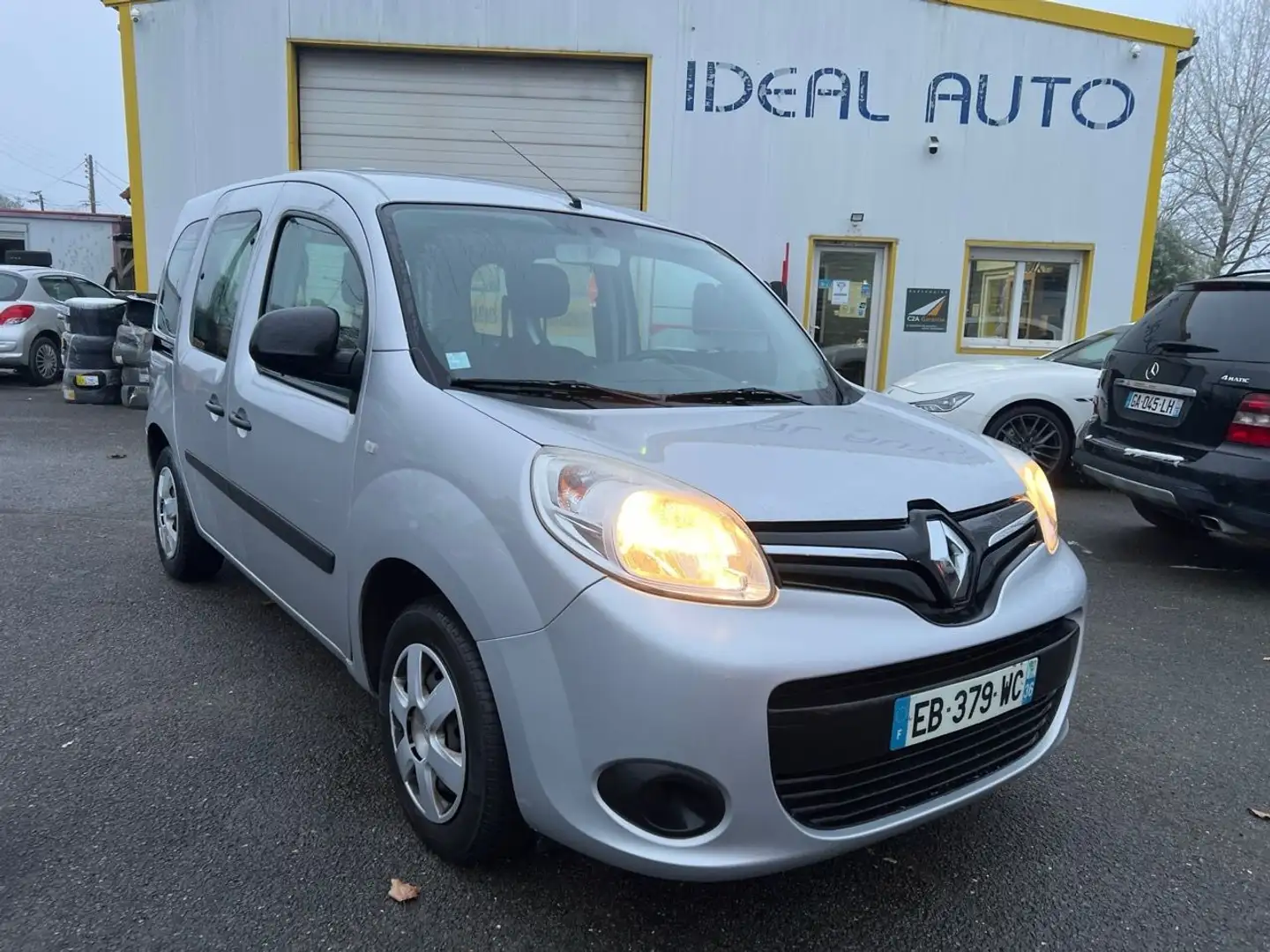 Renault Kangoo 1.5 DCI 90CH ENERGY LIFE FT EURO6 Grau - 1