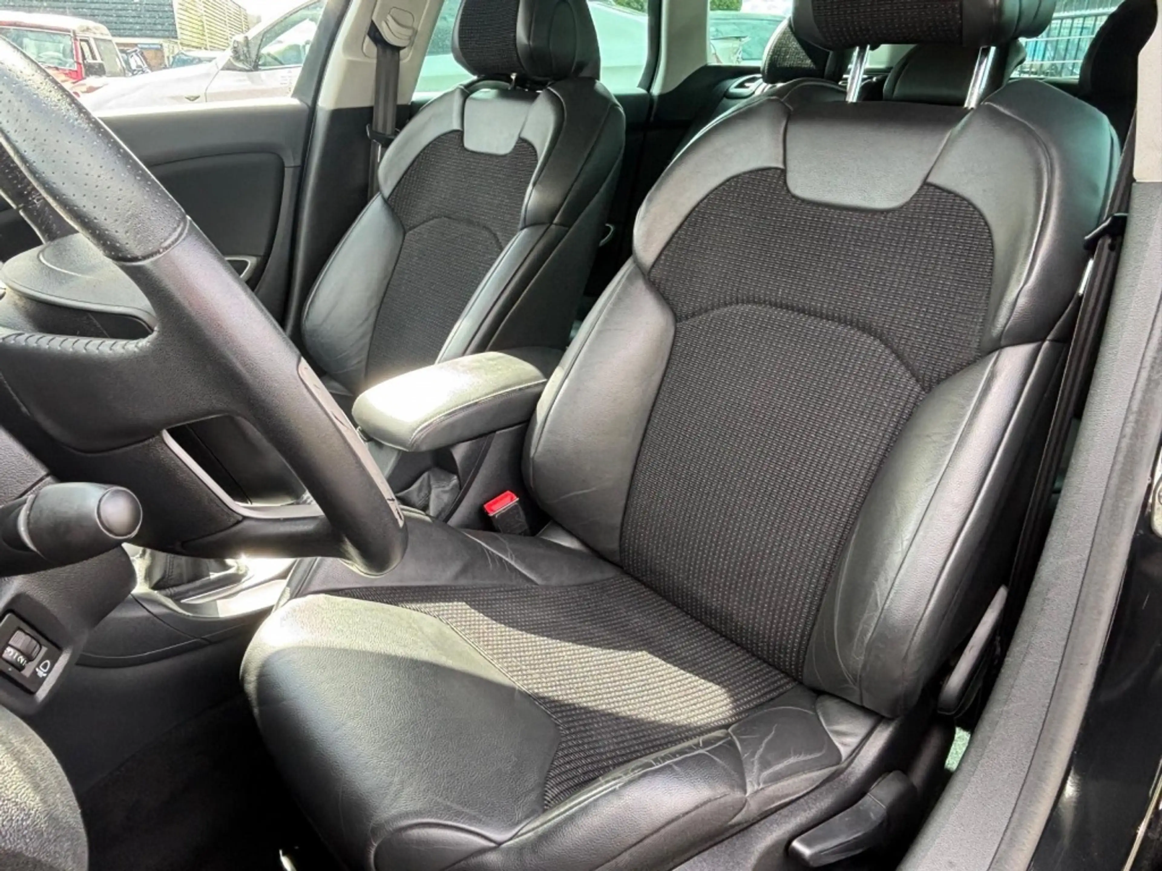 Citroen C5 Tourer 1.6 Benzine 2013 Zwart 111.000 KM — photo 9