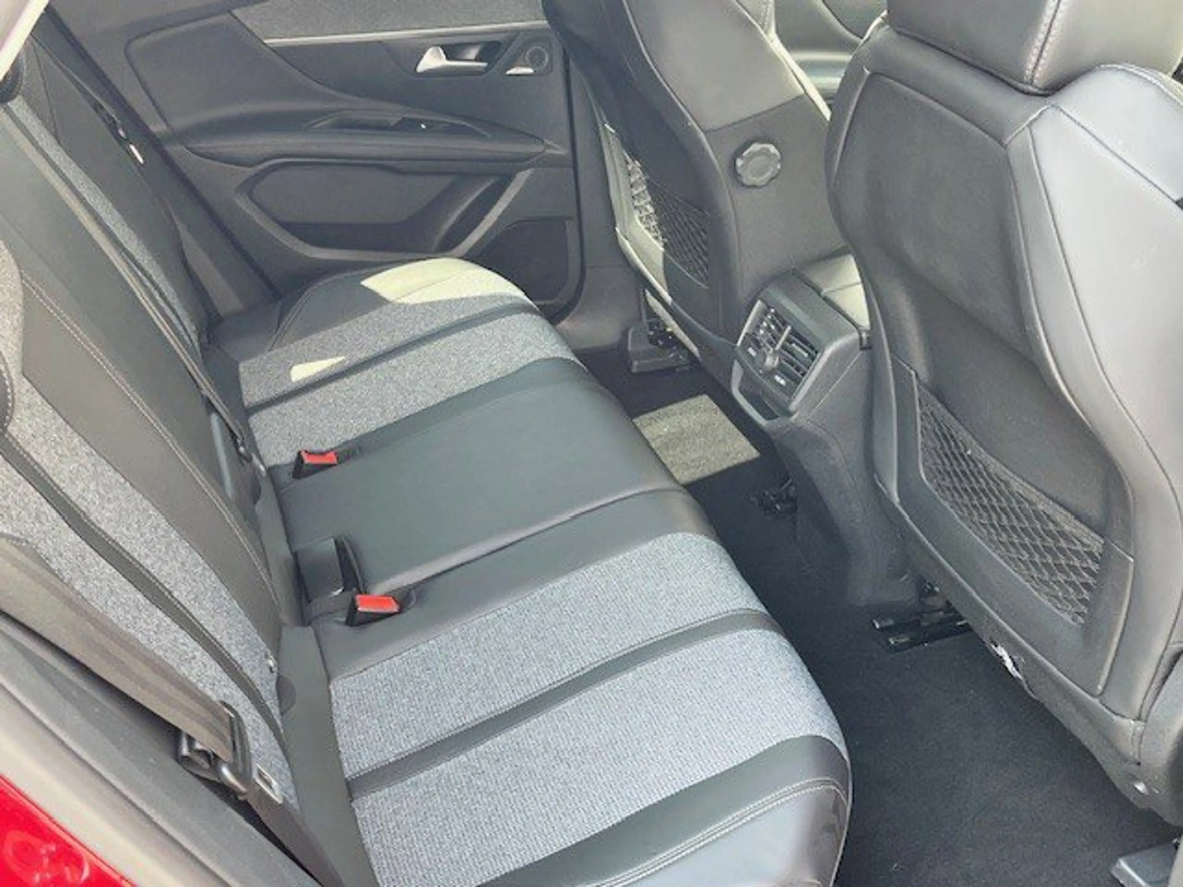Peugeot 3008 *GPS*CAMERA*KEY LESS GO* 1.2 BENZ 130 PK Allure — photo 8