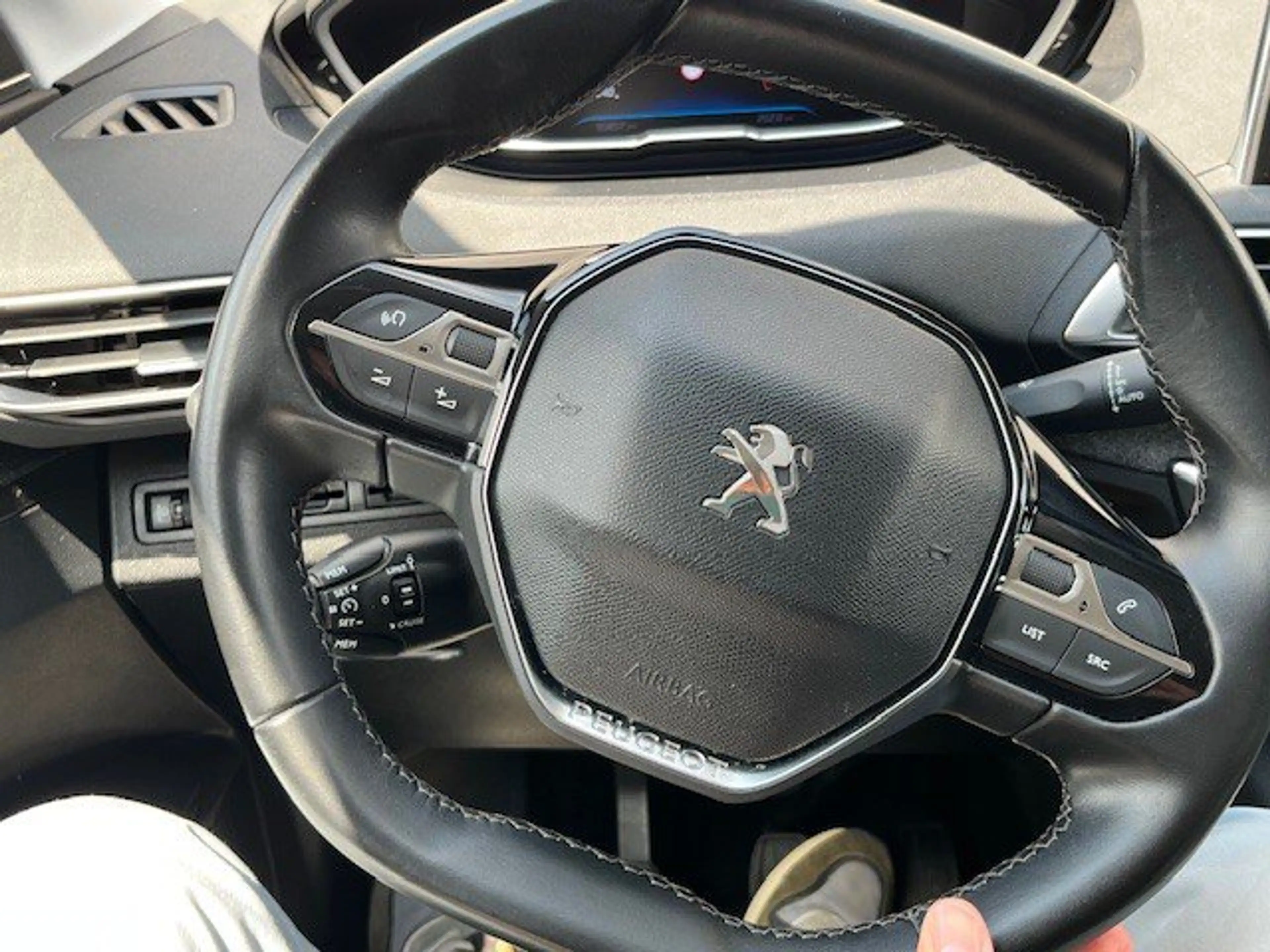 Peugeot 3008 *GPS*CAMERA*KEY LESS GO* 1.2 BENZ 130 PK Allure — photo 6