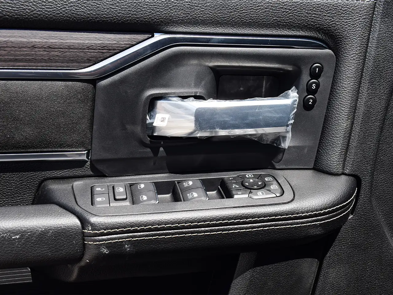 RAM 2500 снимка RAM 2500