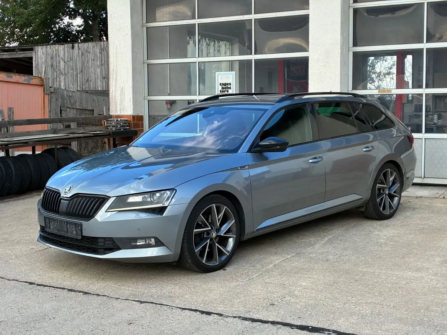 Skoda Superb Combi Sportline 4x4  1.HAND+8FACH+LEDER Grau - 1