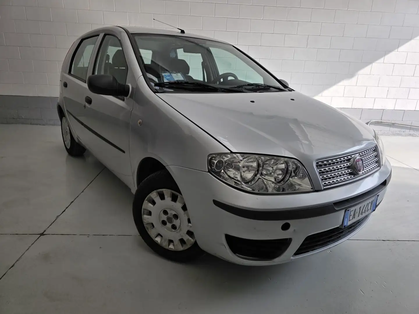 Fiat Punto Classic 1.2 5 porte Active srebrna - 2