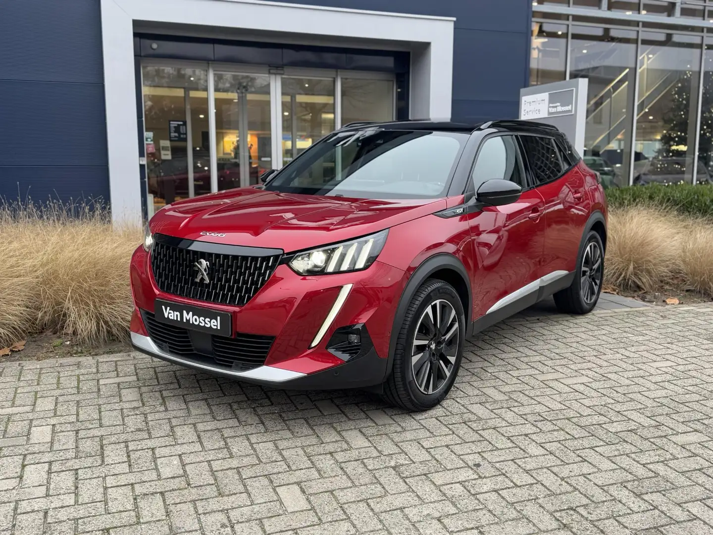 Peugeot 2008 PureTech 130 GT Pack | Panorama dak | Alcantara | Rood - 2