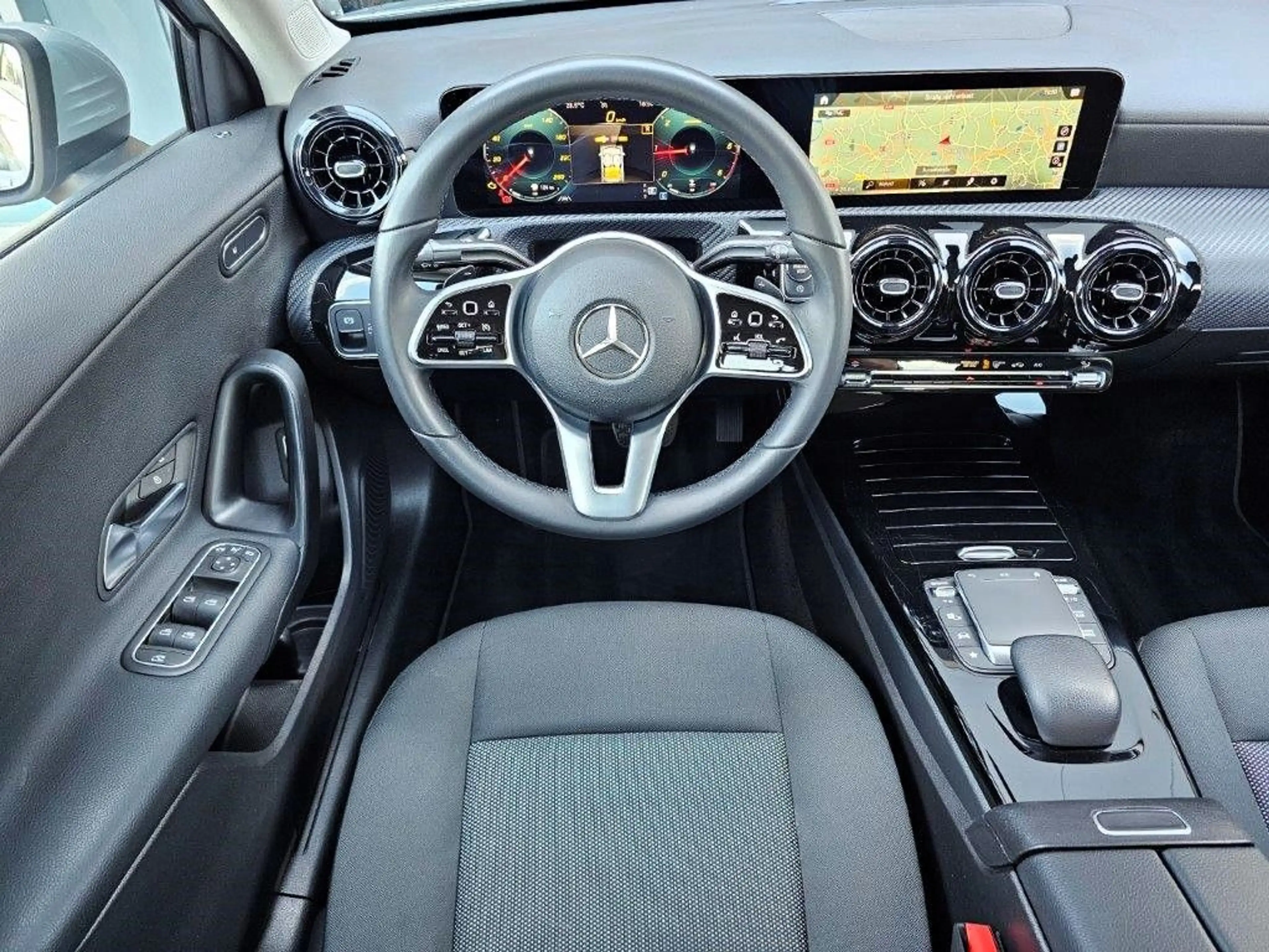 Mercedes-Benz A 180 d 7G-DCT — photo 10