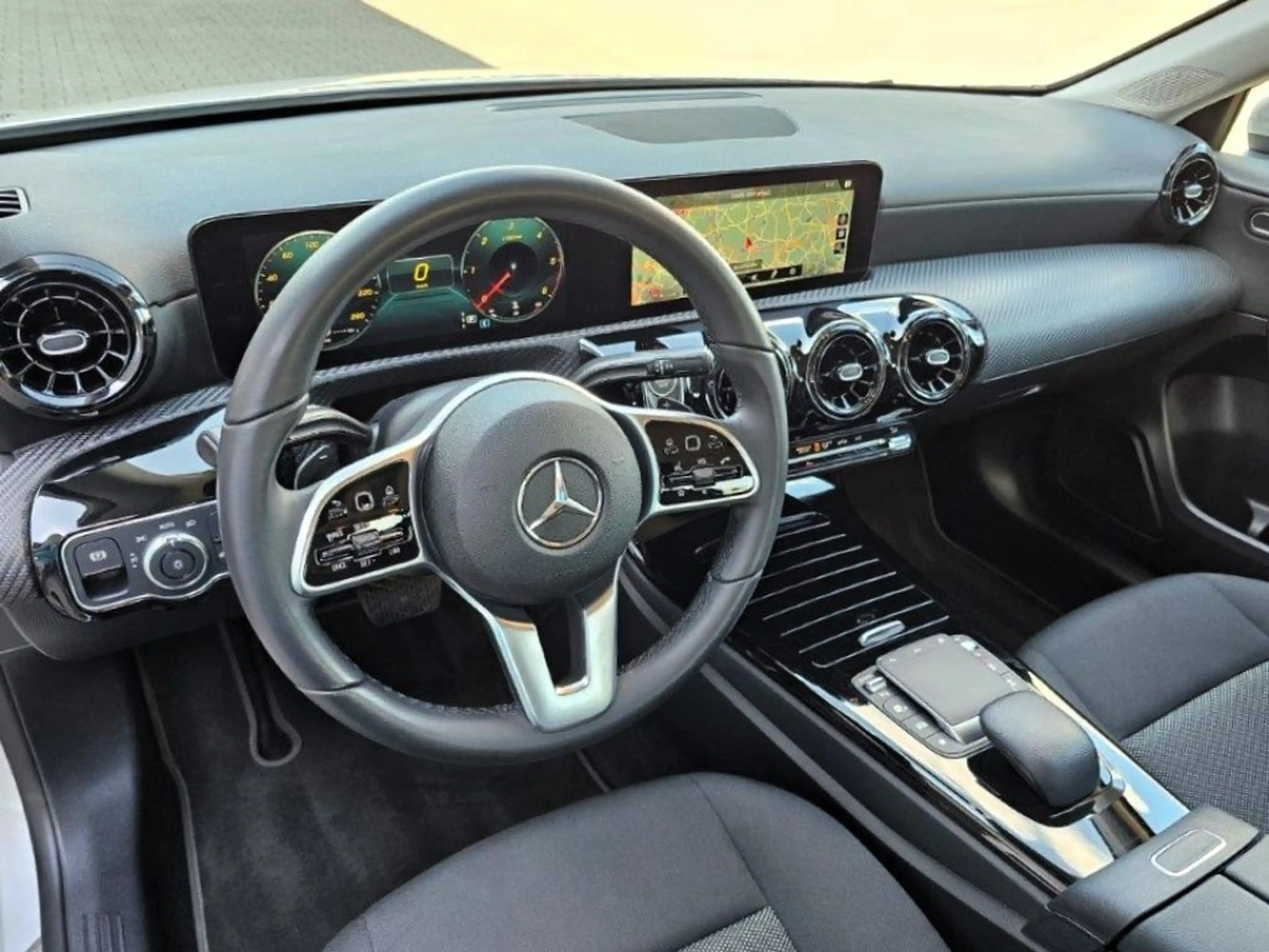 Mercedes-Benz A 180 d 7G-DCT — photo 9