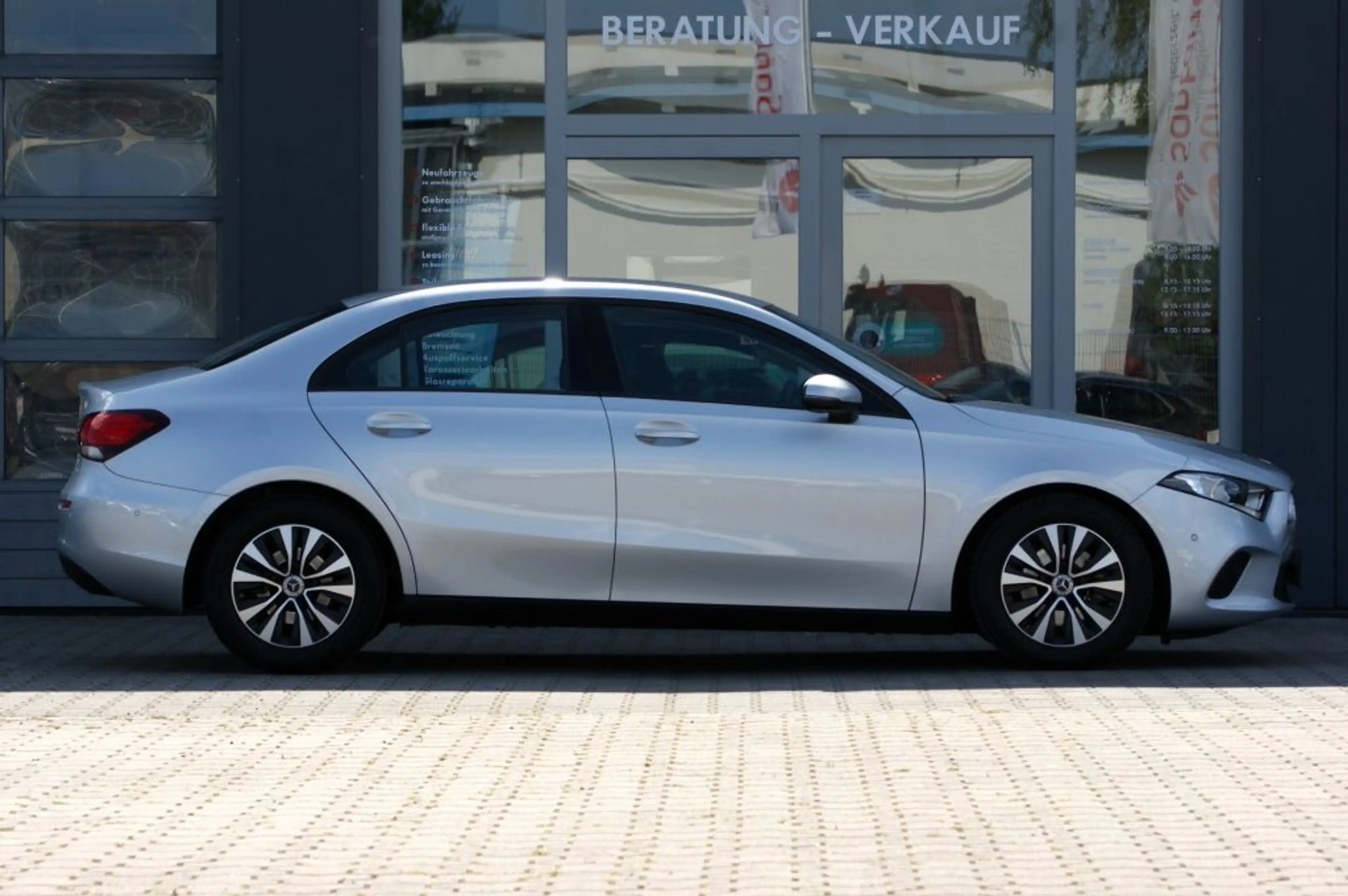 Mercedes-Benz A 180 d 7G-DCT — photo 8