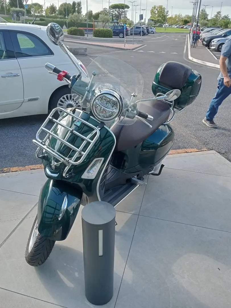 Piaggio GTS 300 Зелений - 2