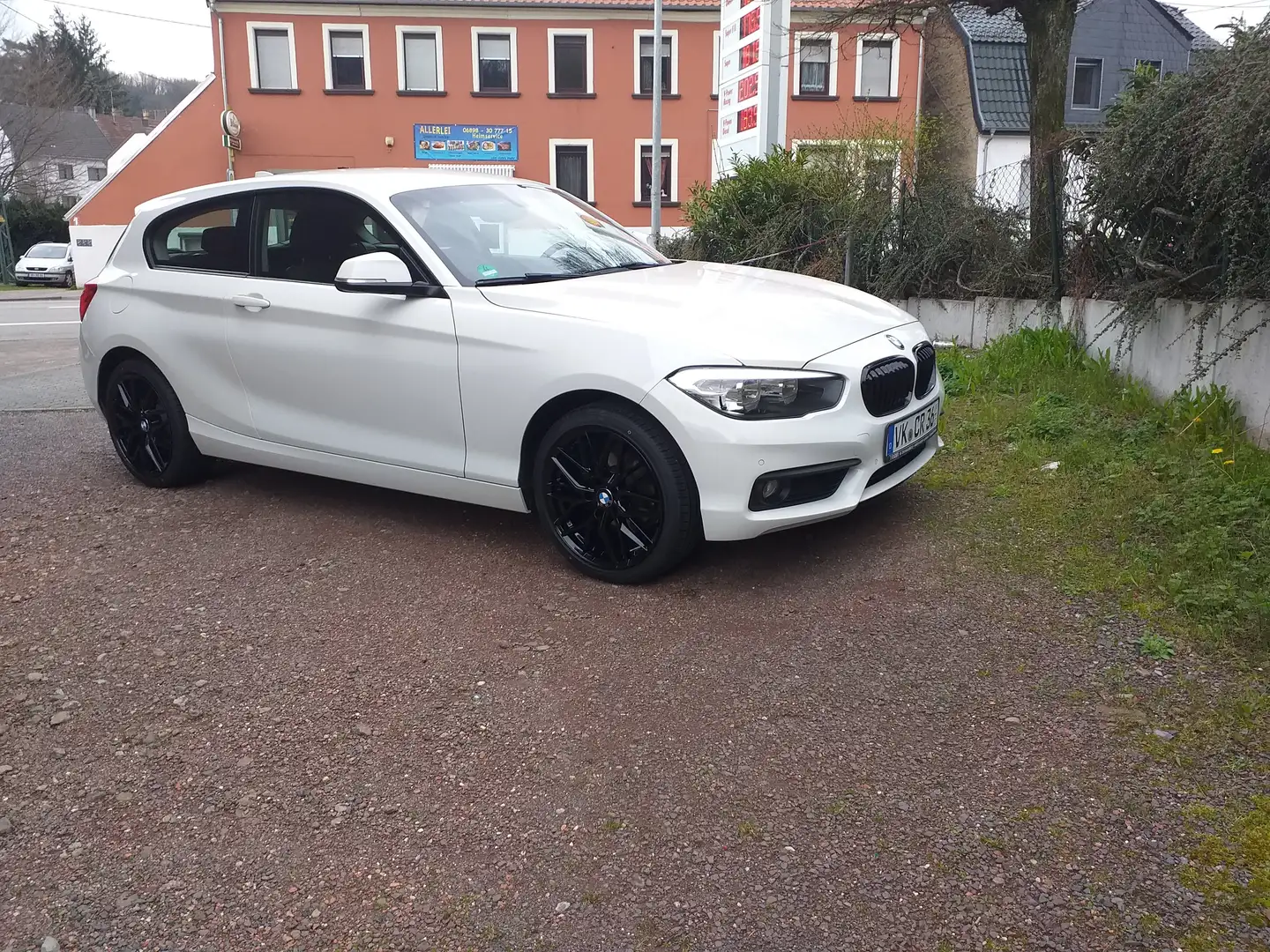 BMW 118 118i SHZ Klima LED 8 fach TÜV Neu 4 Zylinder - 2