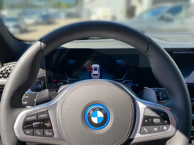 BMW X5 view 8