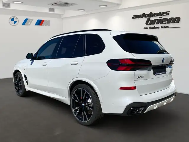 BMW X5 view 4