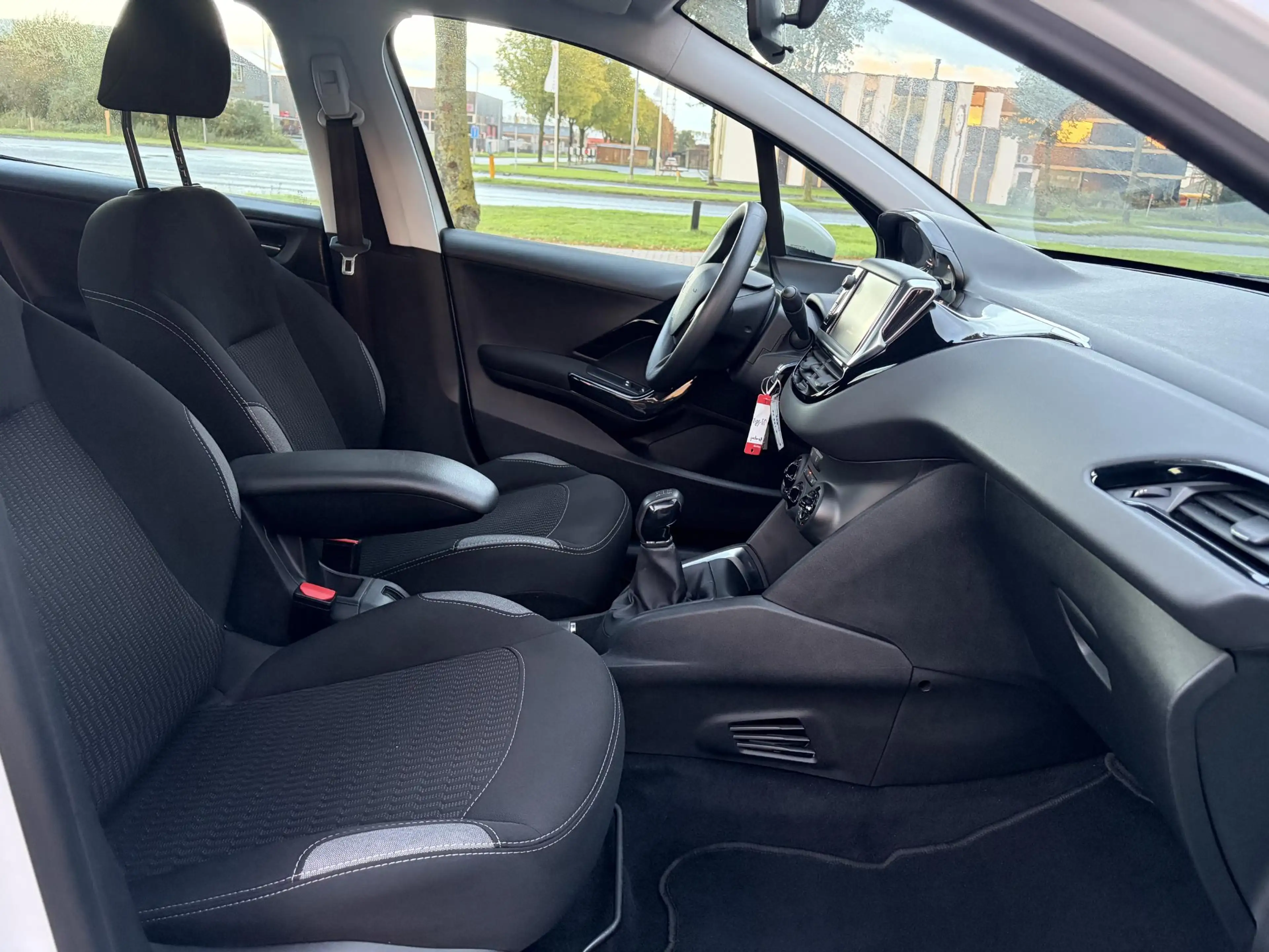 Peugeot 208 1.2 PureTech Blue Lion ✓2 Eigenaar✓Navi✓Carplay✓Tr — photo 9