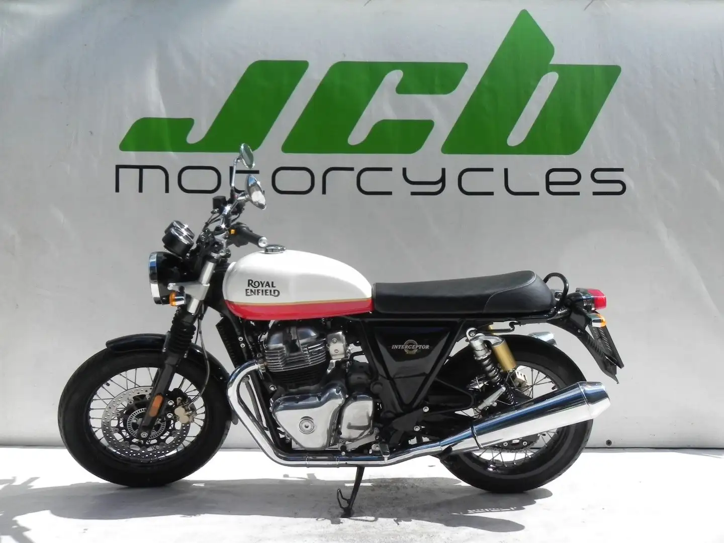 Royal Enfield Continental GT 650 nur 3770 km 1. Hd. Bílá - 1
