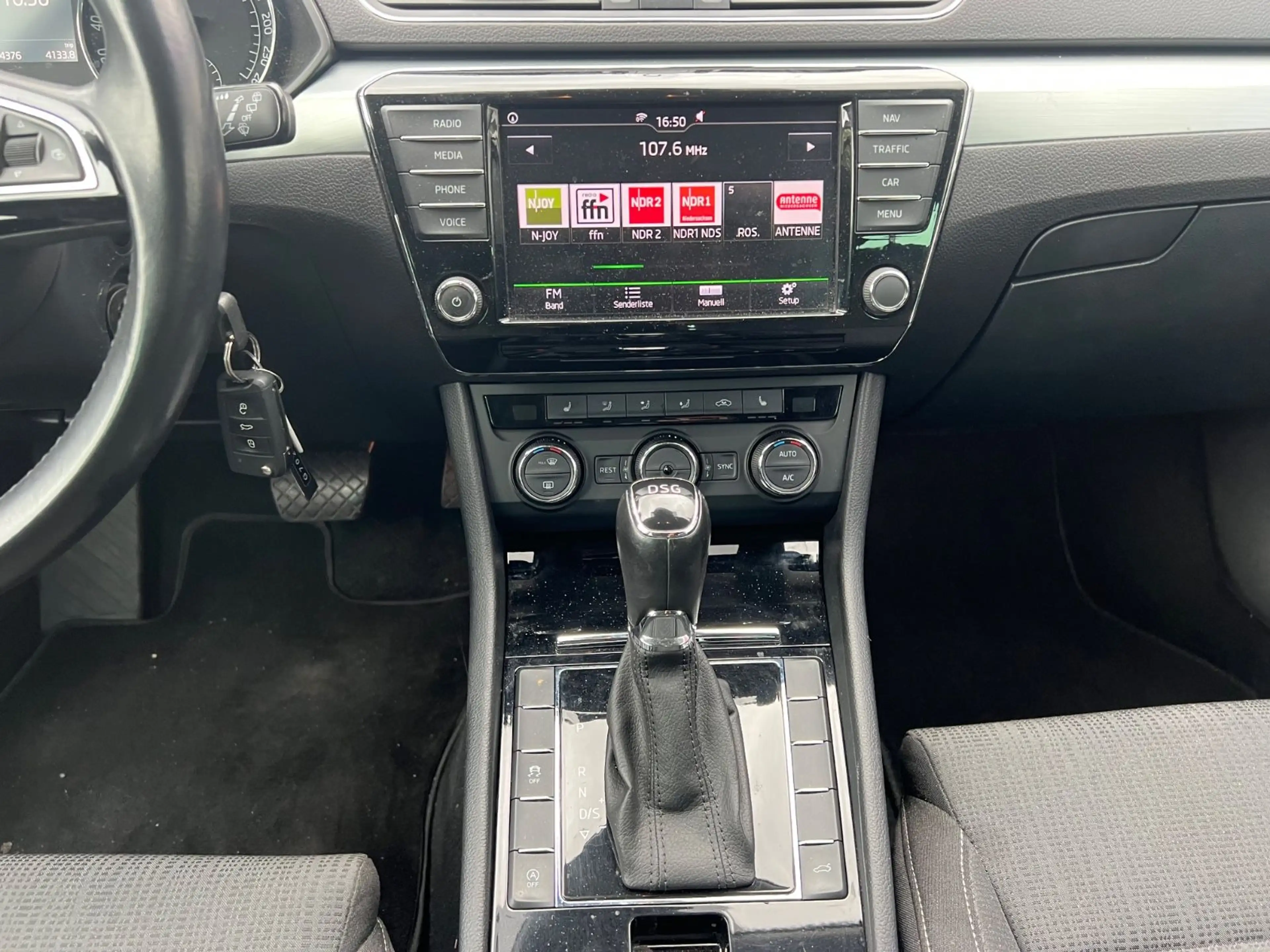 Skoda Superb Combi Ambition — photo 14
