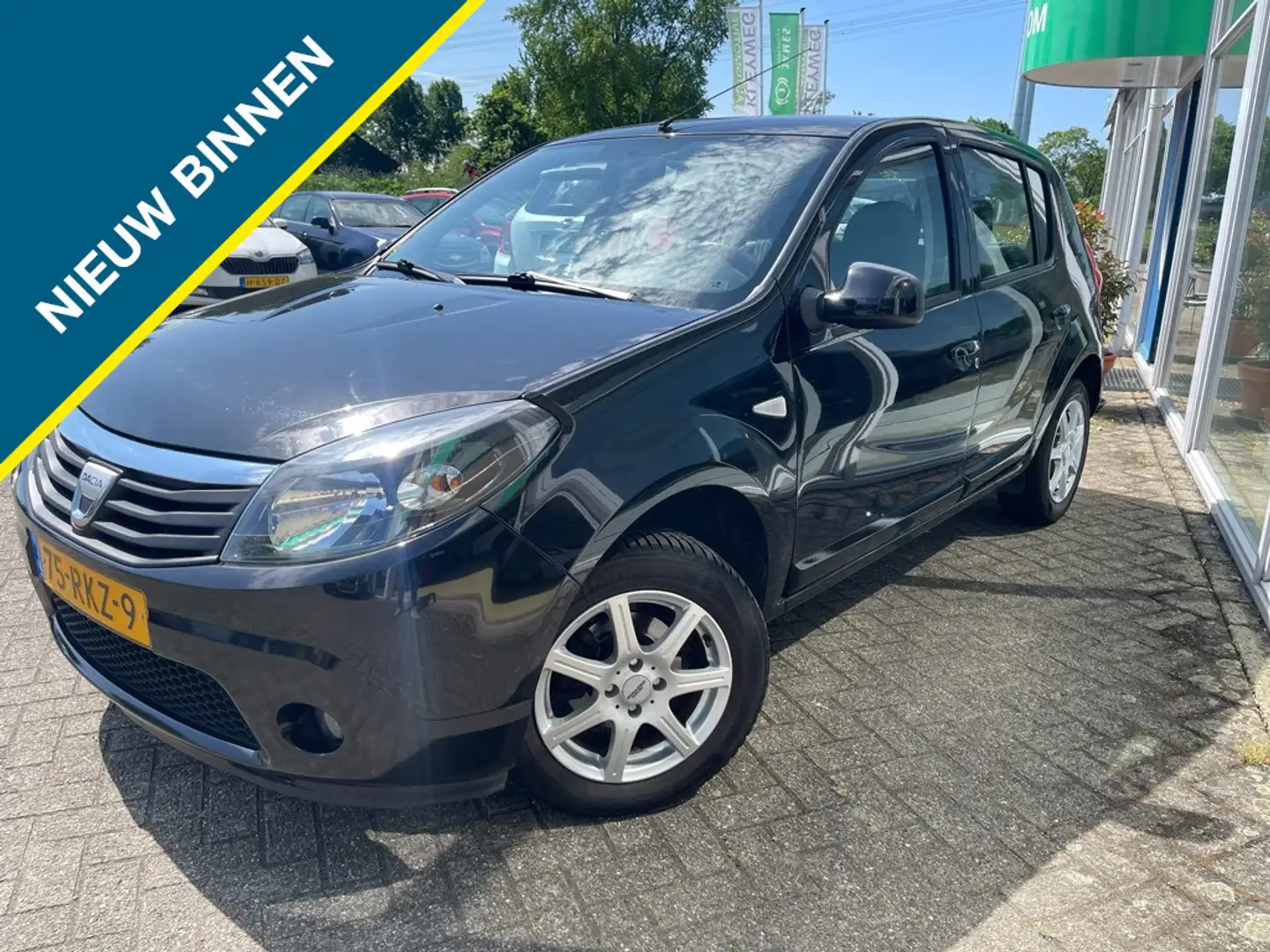 Dacia Sandero 1.2 75pk Airco, Trekhaak Lichtmelaten velgen Schwarz - 1