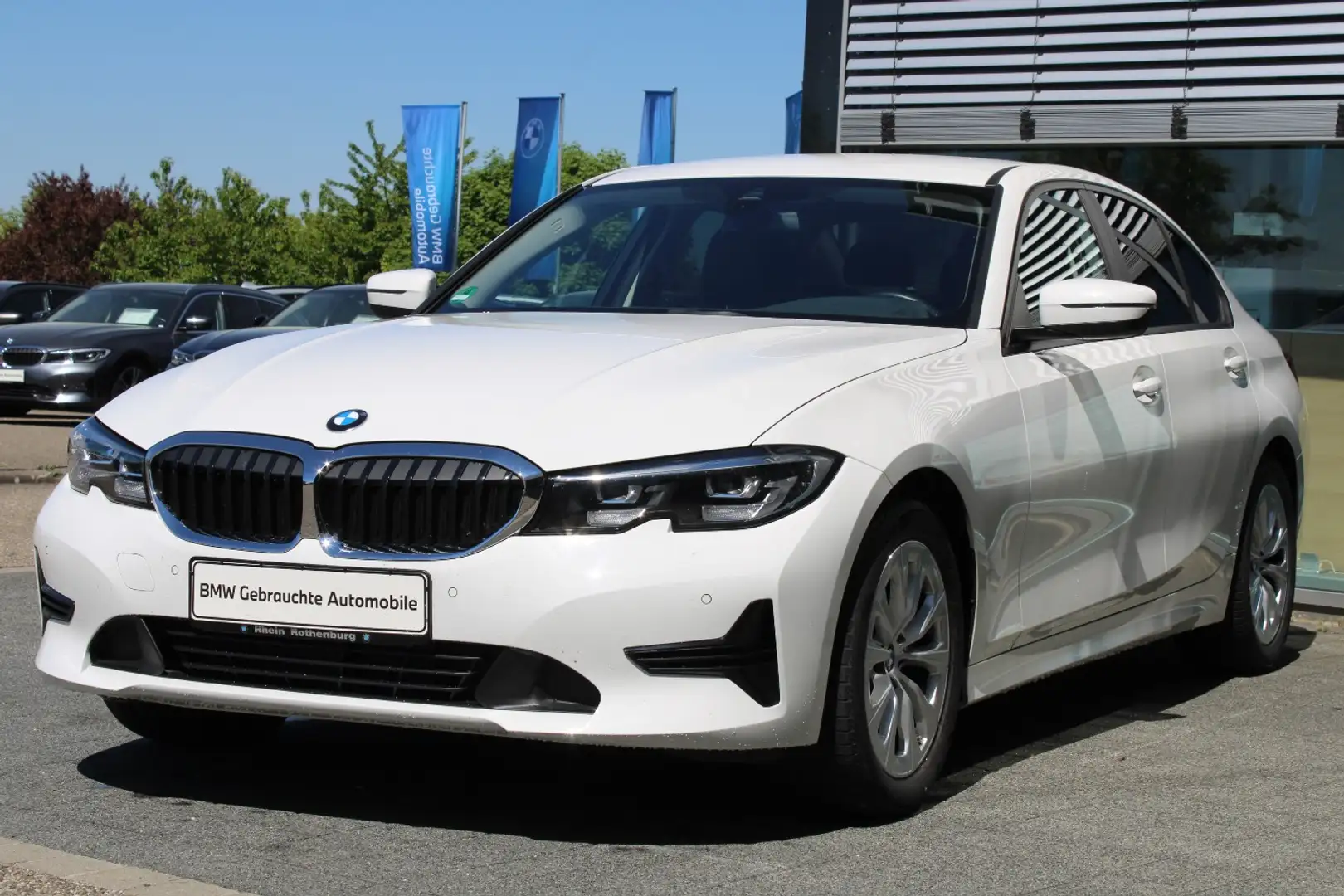 BMW 318 i Limousine LED Sportsitze DAB PDC Tempomat Blanc - 1