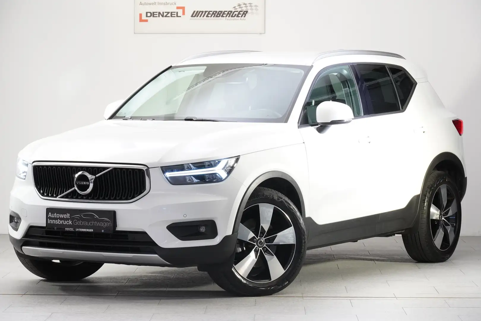 Volvo XC40 D4 Momentum Pro AWD Geartronic Weiß - 1